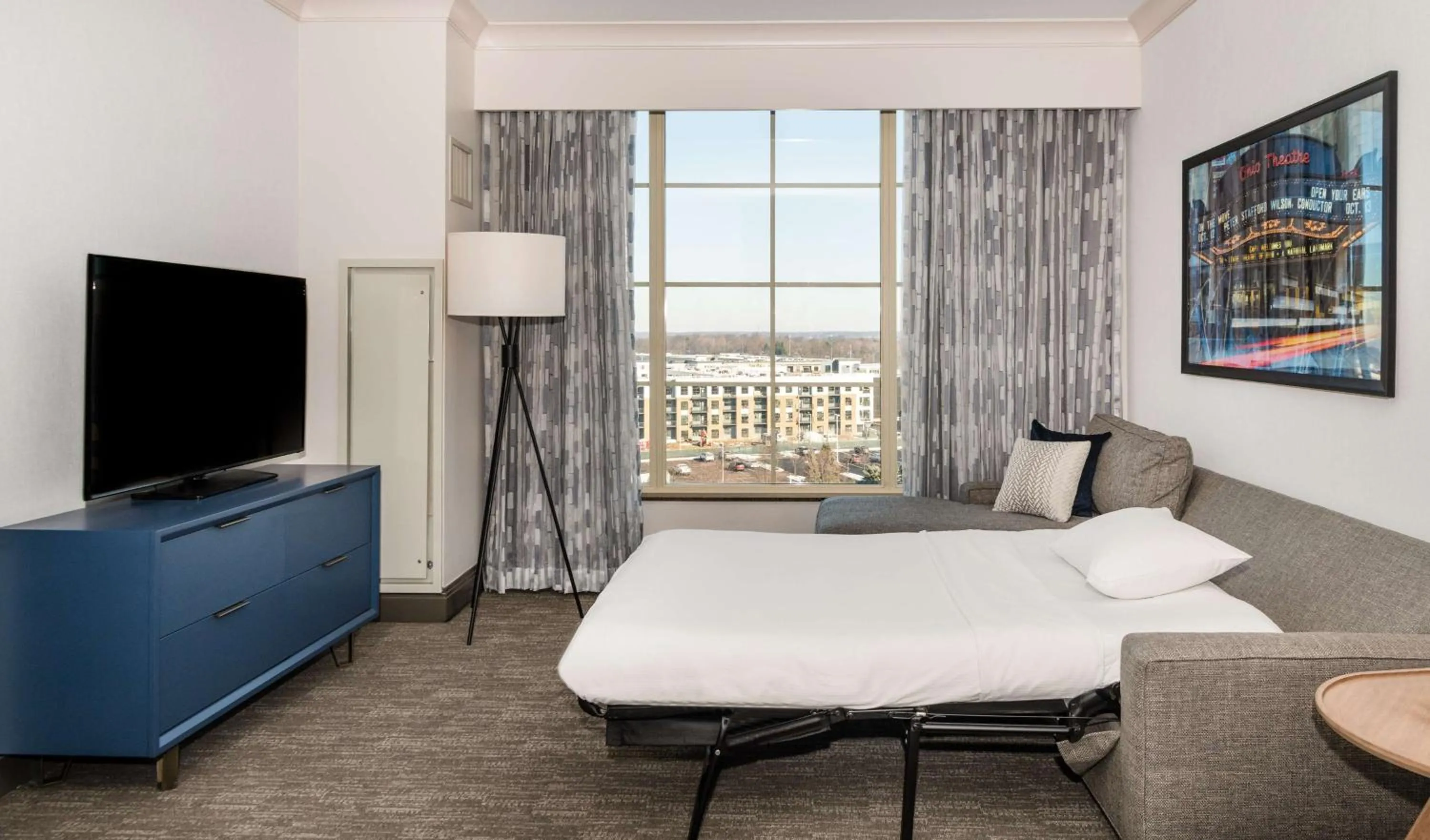 Living room, Bed in Hilton Columbus/Polaris