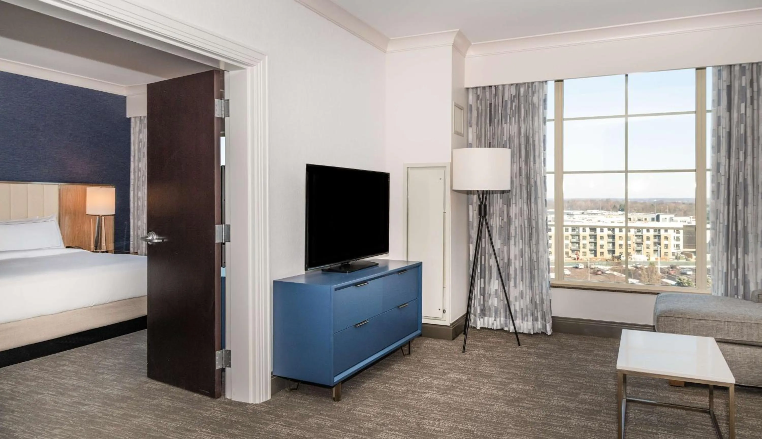 Living room, Bed in Hilton Columbus/Polaris