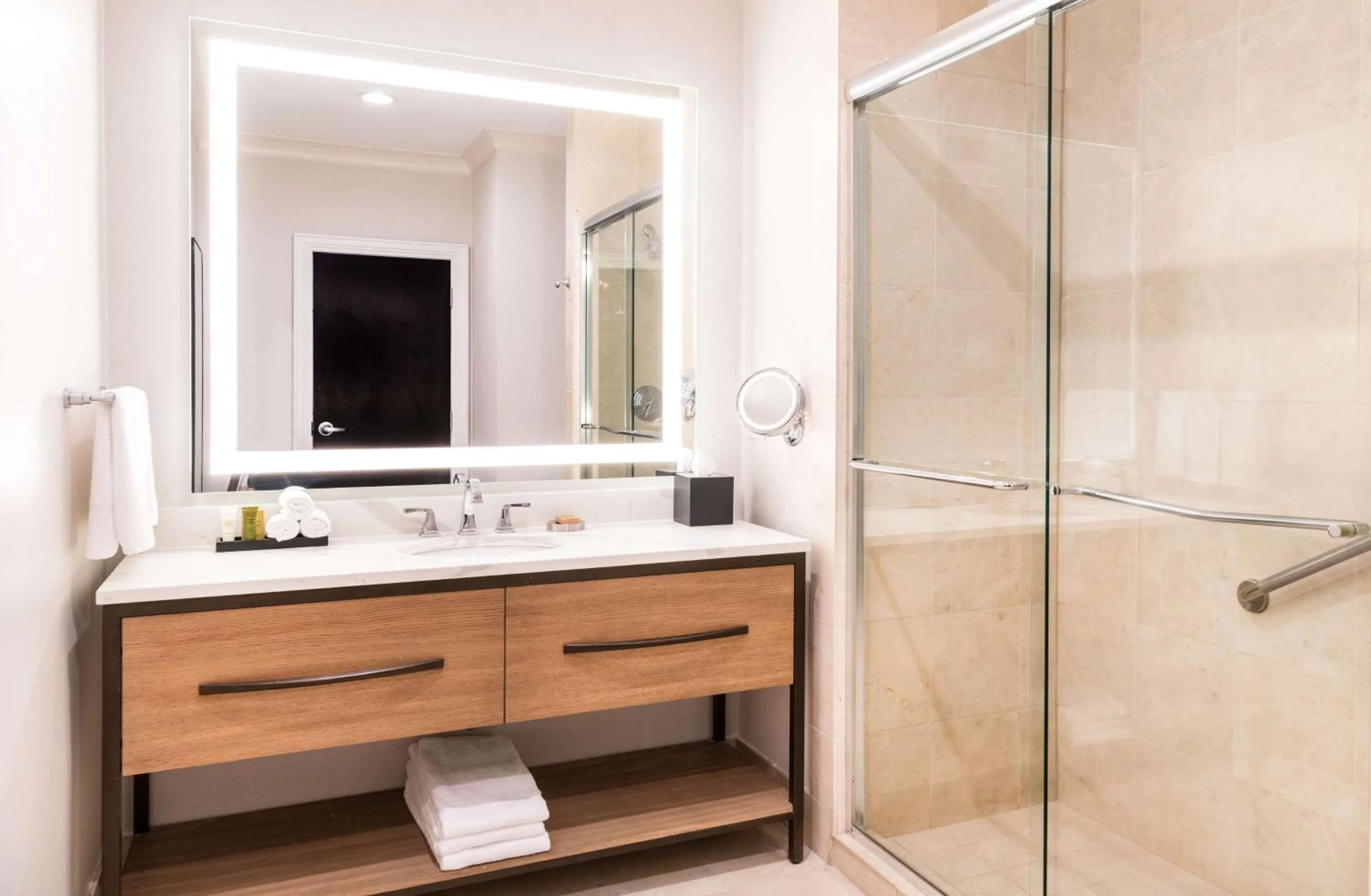 Bathroom in Hilton Columbus/Polaris