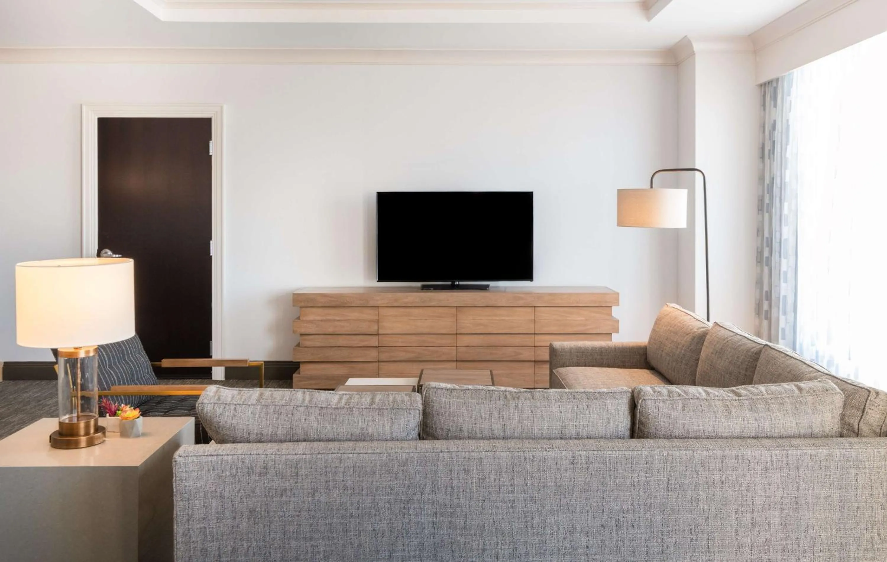 Living room in Hilton Columbus/Polaris