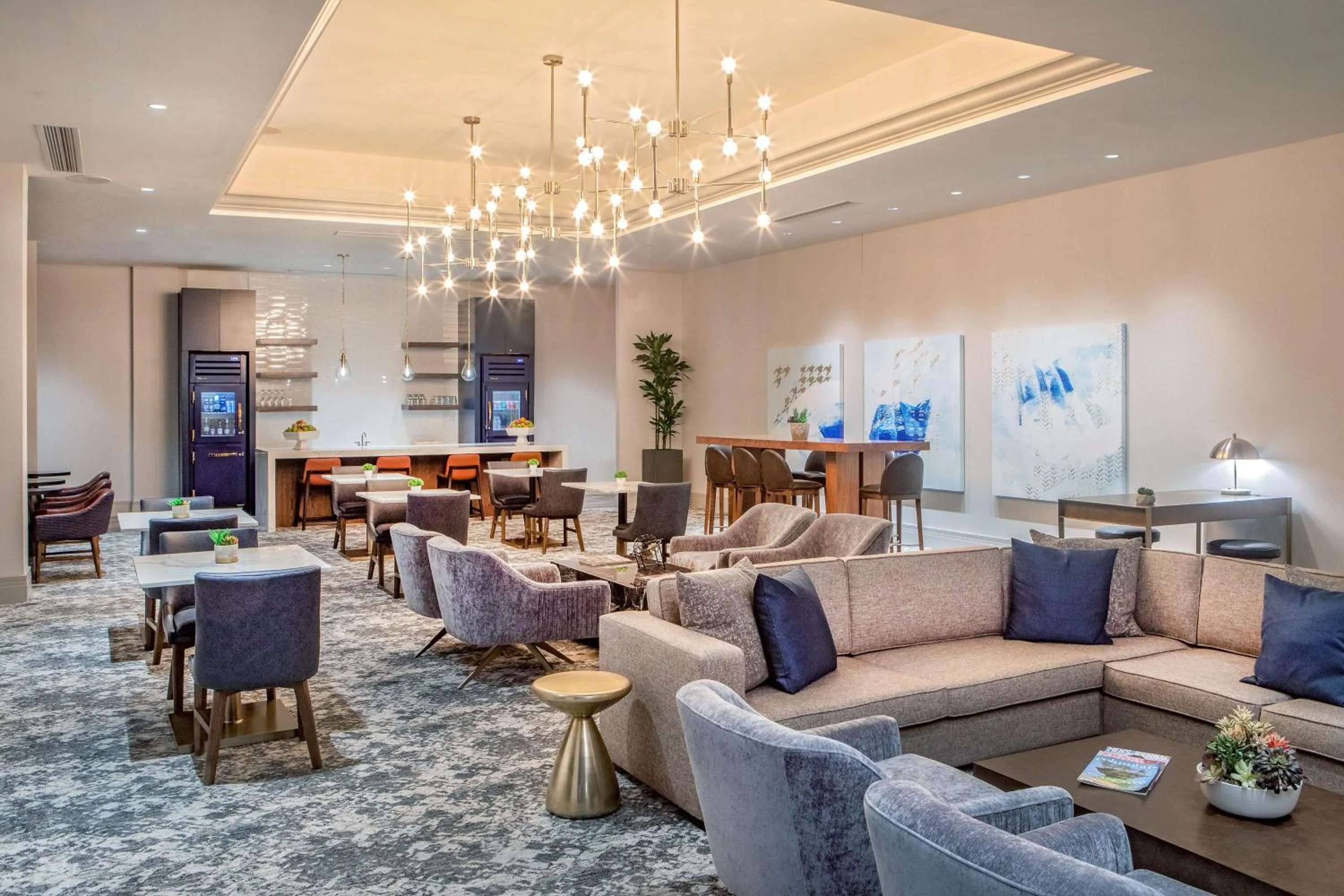 Property building in Hilton Columbus/Polaris