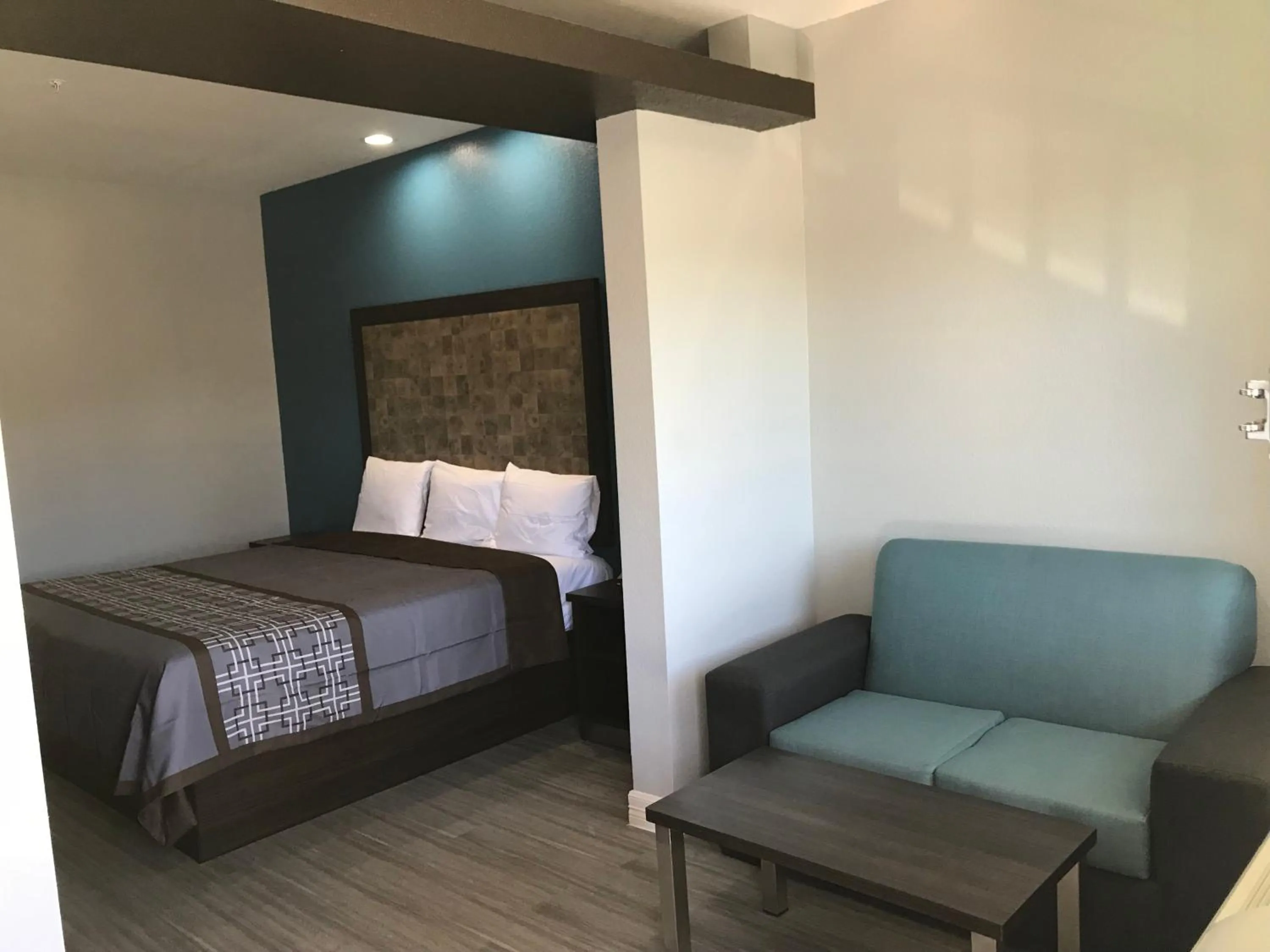 Bedroom, Bed in The Residency Suites