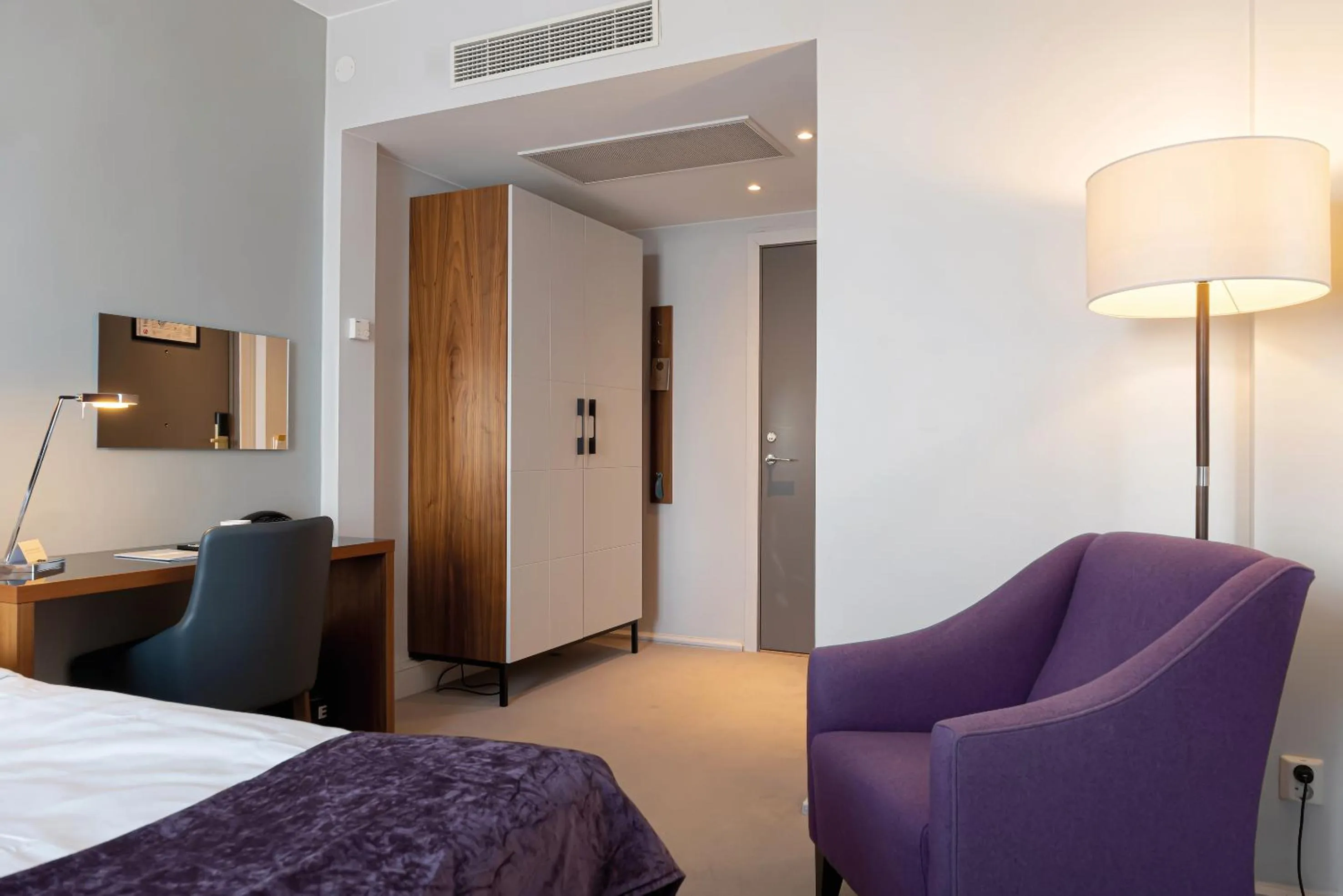 Seating area, Bed in Elite Stadshotellet Eskilstuna, Hotel & Spa