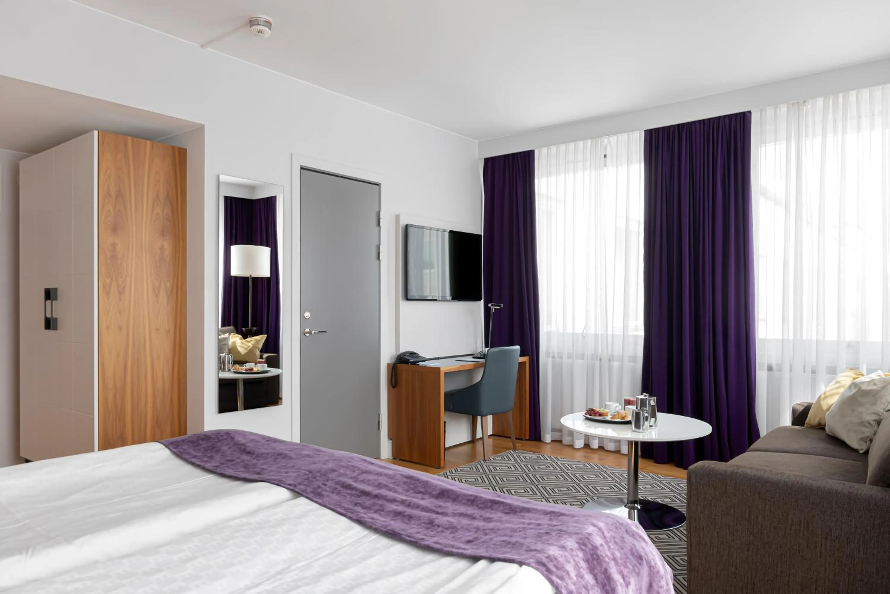 Seating area, Bed in Elite Stadshotellet Eskilstuna, Hotel & Spa