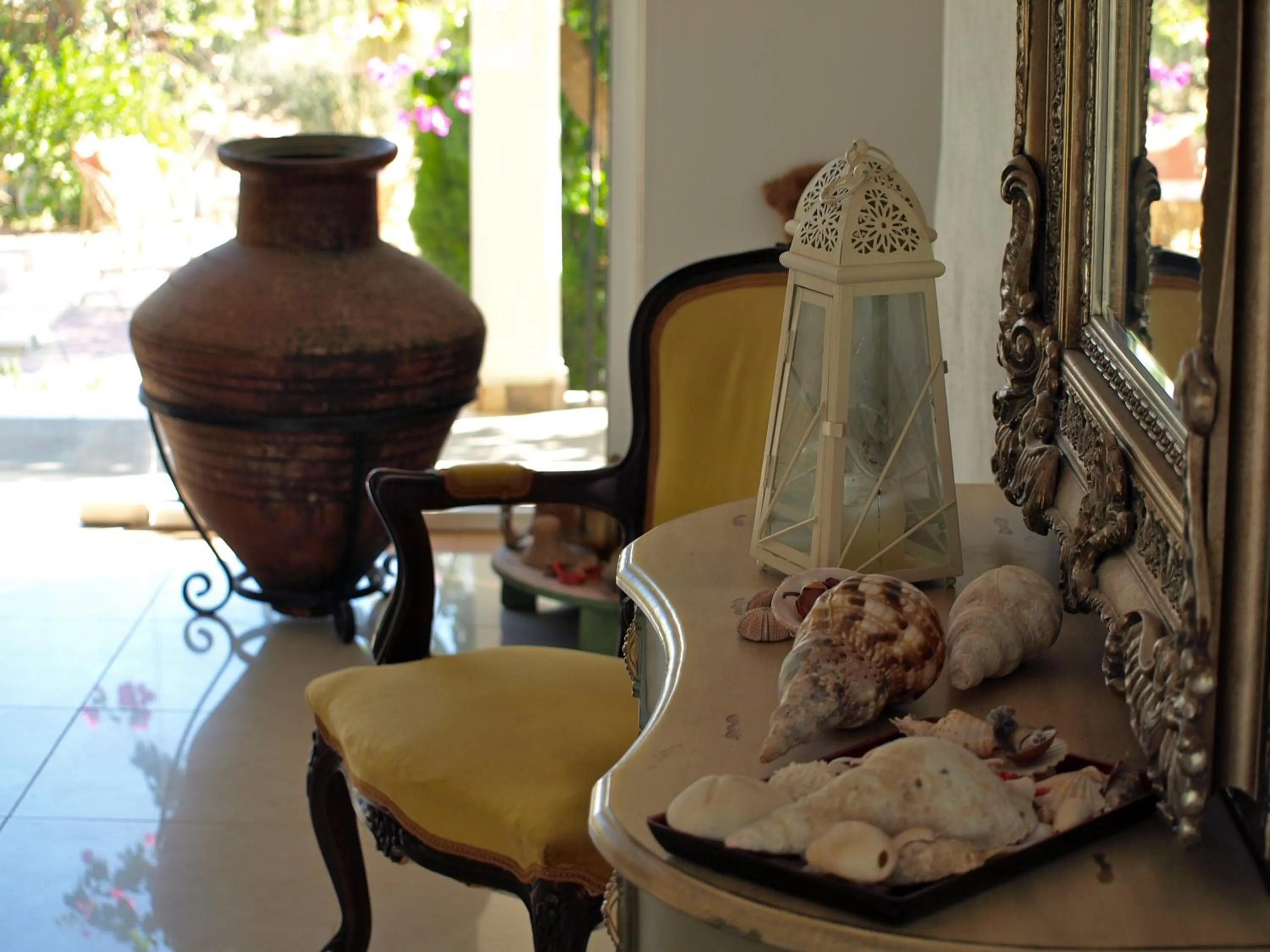 Communal lounge/ TV room in Castellania Hotel Apartments