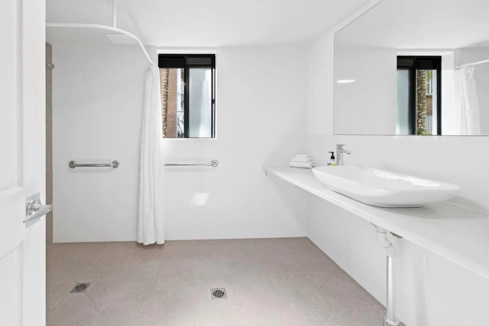 Bathroom in Belaire Place Motel Apartments