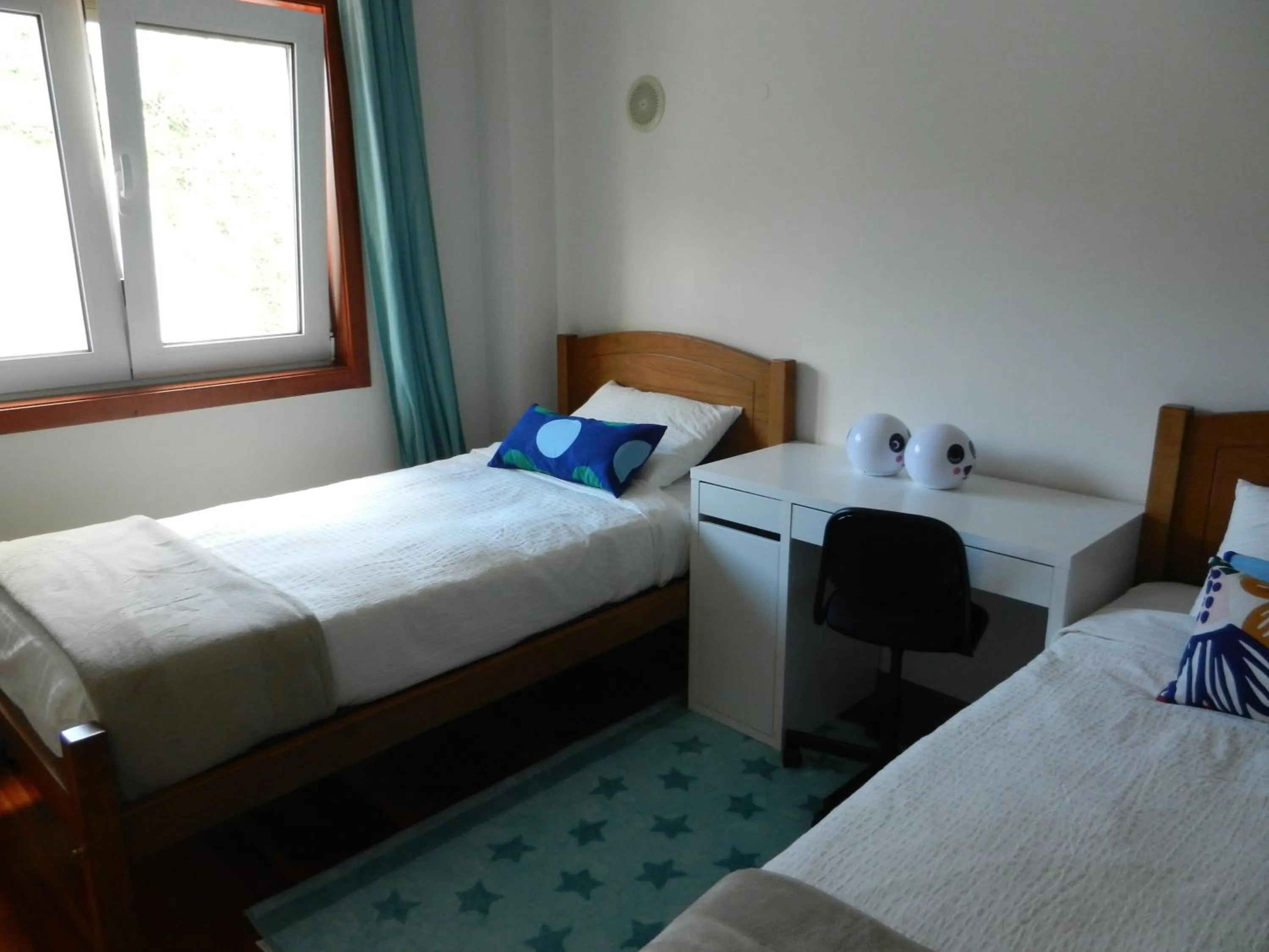Photo of the whole room, Bed in luxury lisbon apartment T2