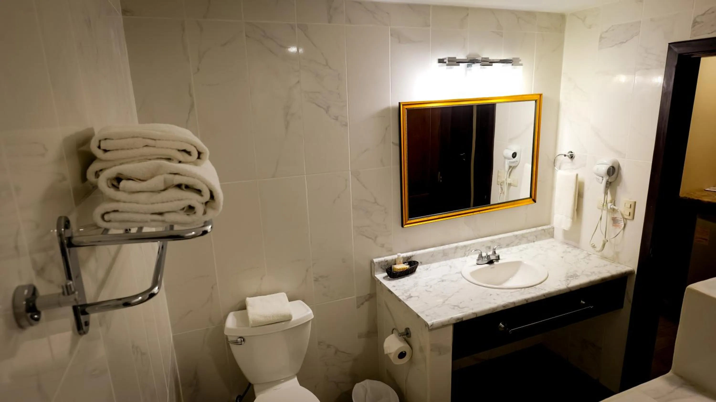 Bathroom in La Ensenada Beach Resort
