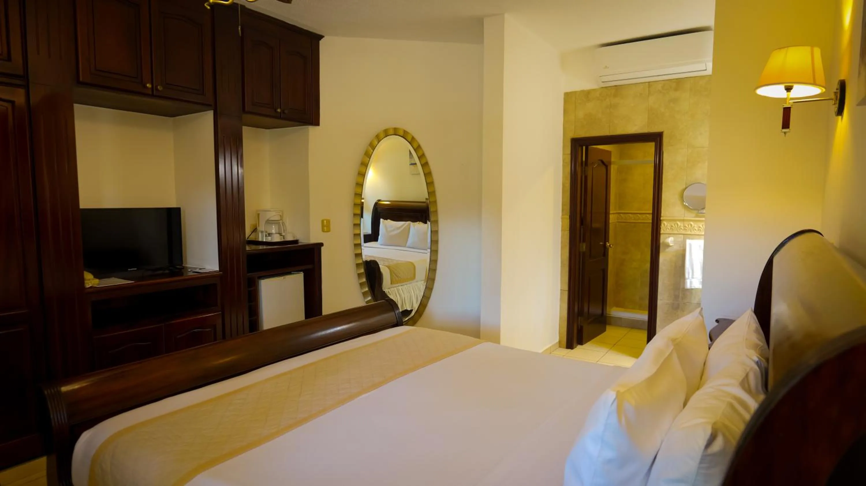 Communal lounge/ TV room, Bed in La Ensenada Beach Resort