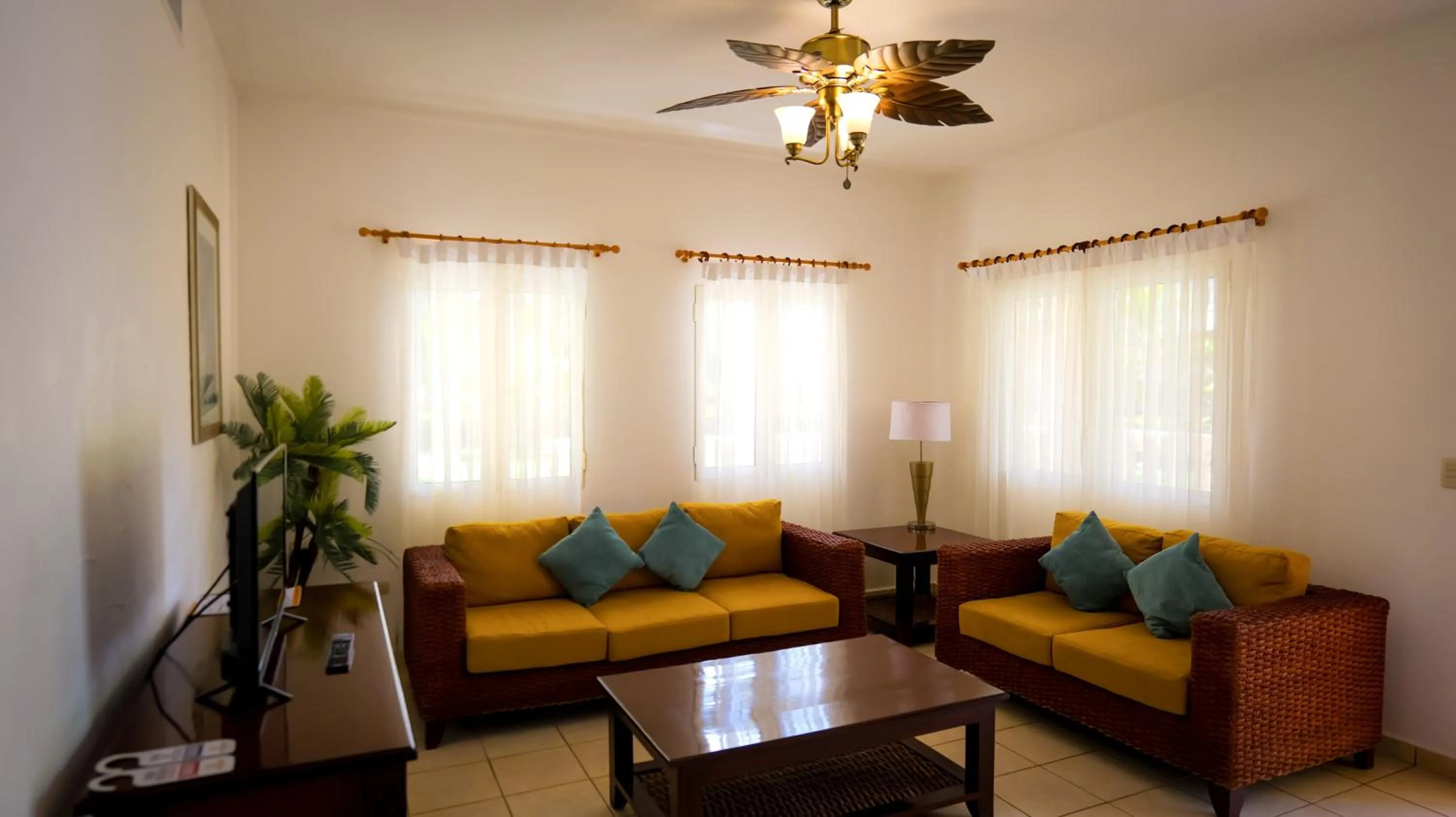 Living room in La Ensenada Beach Resort