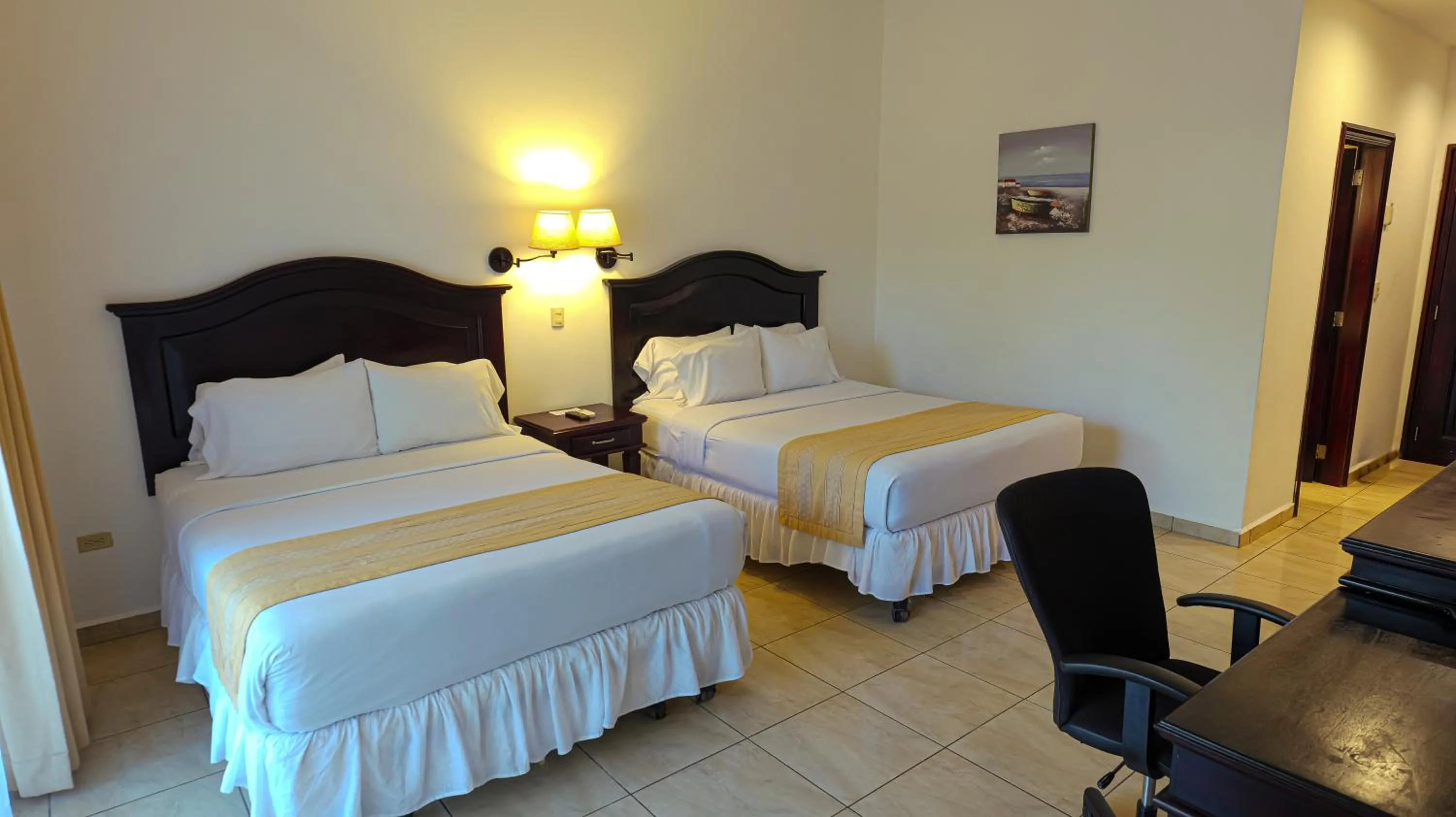 Bedroom, Bed in La Ensenada Beach Resort