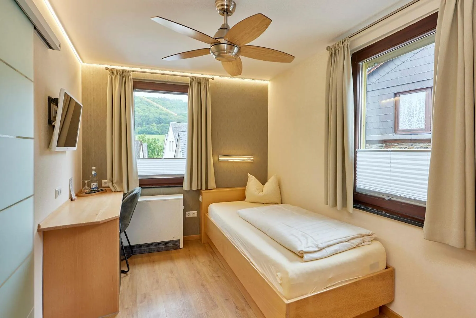 Photo of the whole room, Bed in Hotel-Restaurant Ehses