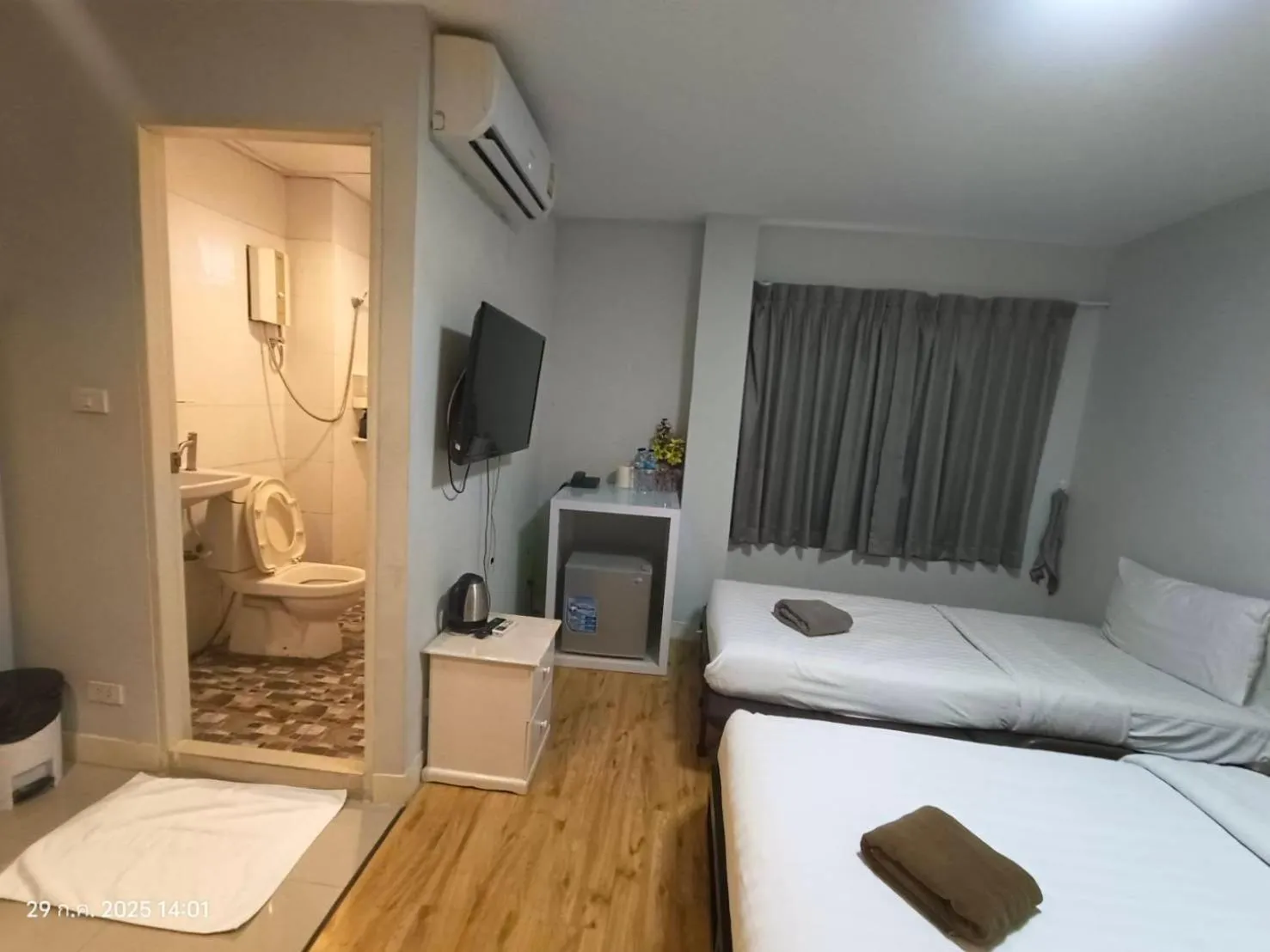 Toilet, Bed in Tim Place - BTS Phra Khanong