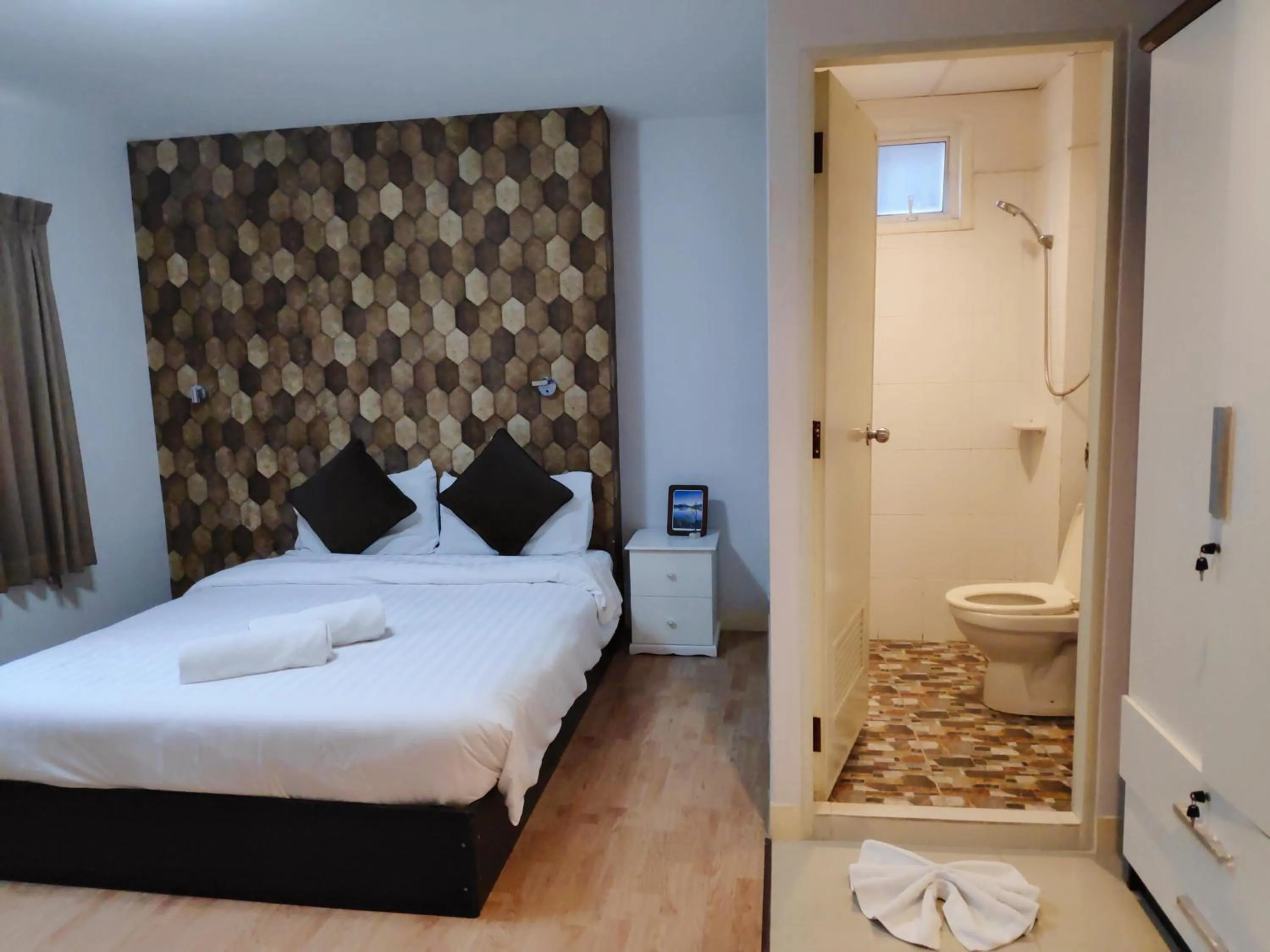 Toilet, Bed in Tim Place - BTS Phra Khanong