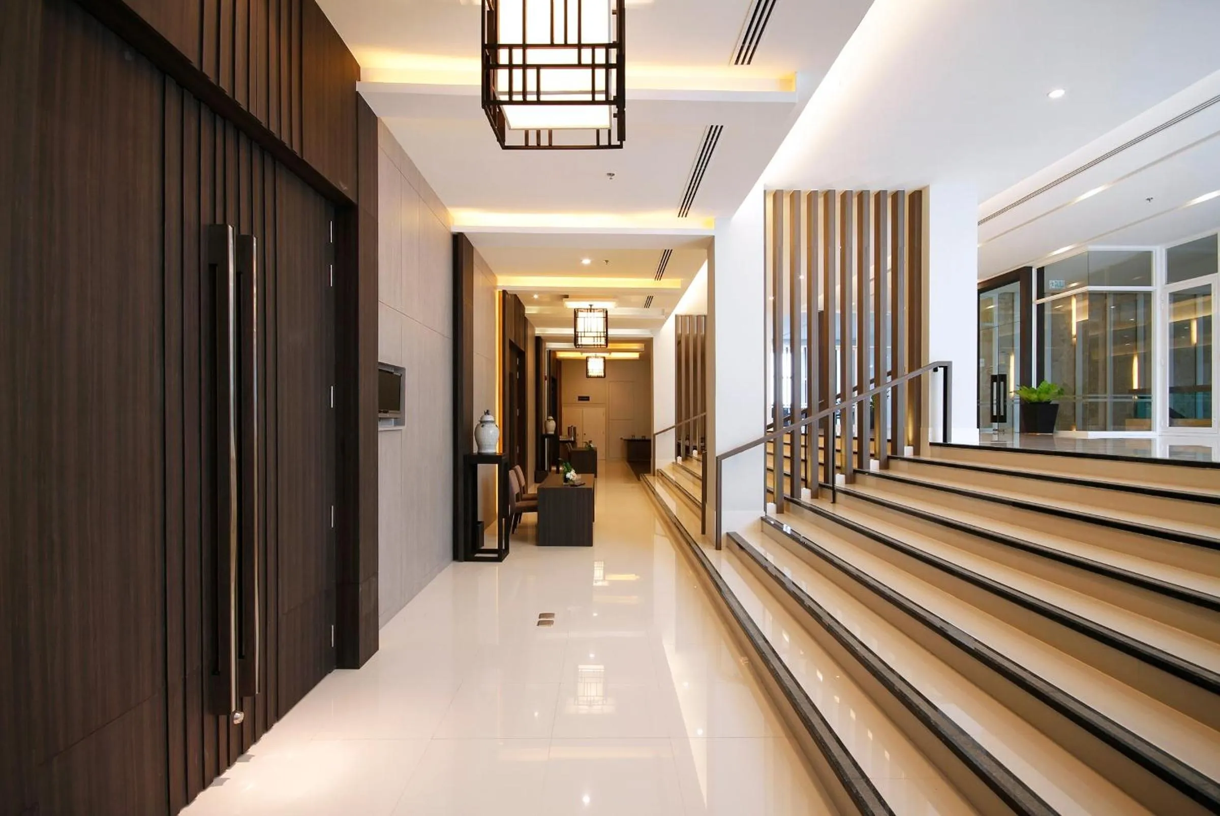 Lobby or reception in Classic Kameo Hotel & Serviced Apartment, Rayong