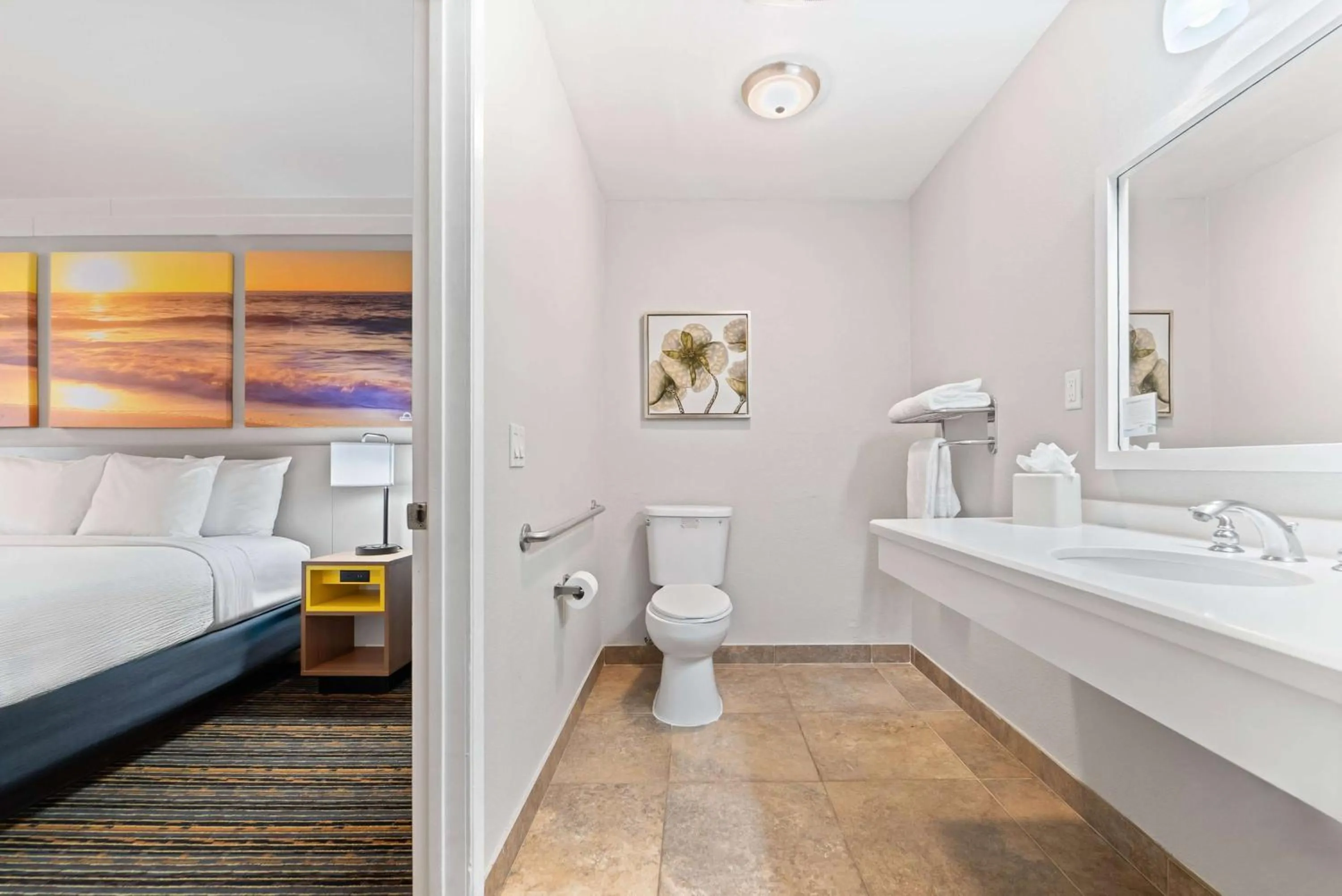 Shower, Bed in Days Inn by Wyndham San Diego Hotel Circle