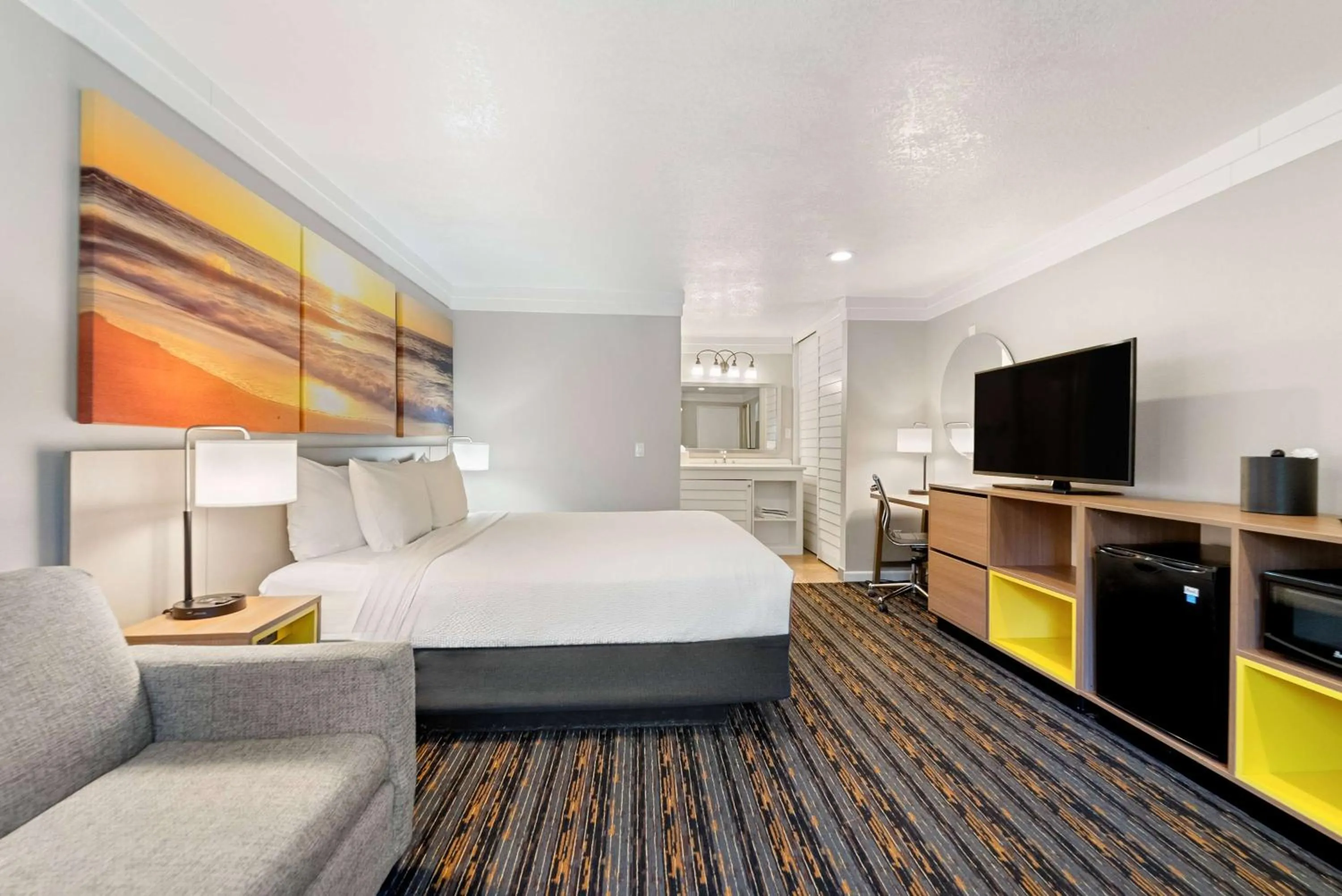 Photo of the whole room, Bed in Days Inn by Wyndham San Diego Hotel Circle