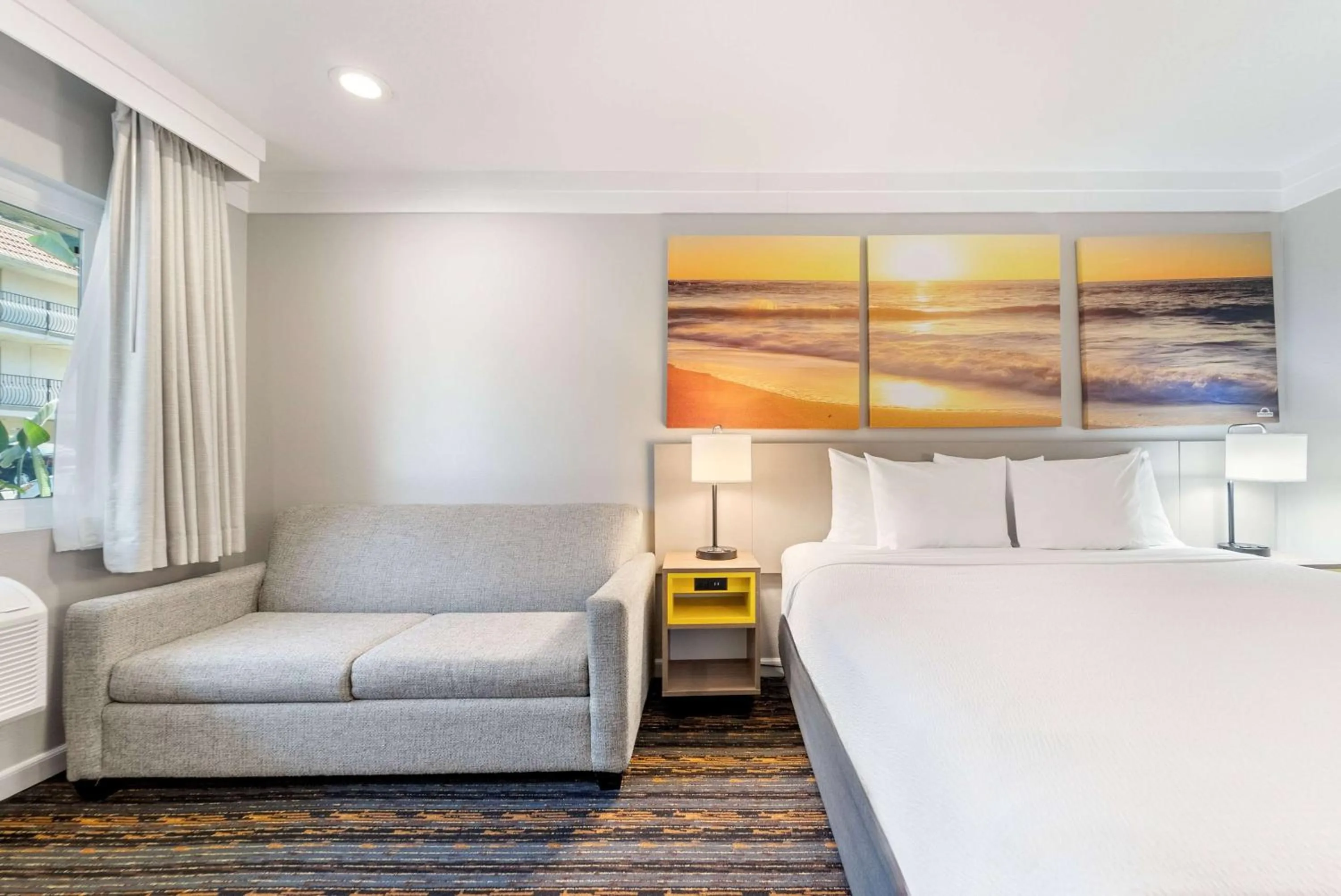 Photo of the whole room, Bed in Days Inn by Wyndham San Diego Hotel Circle
