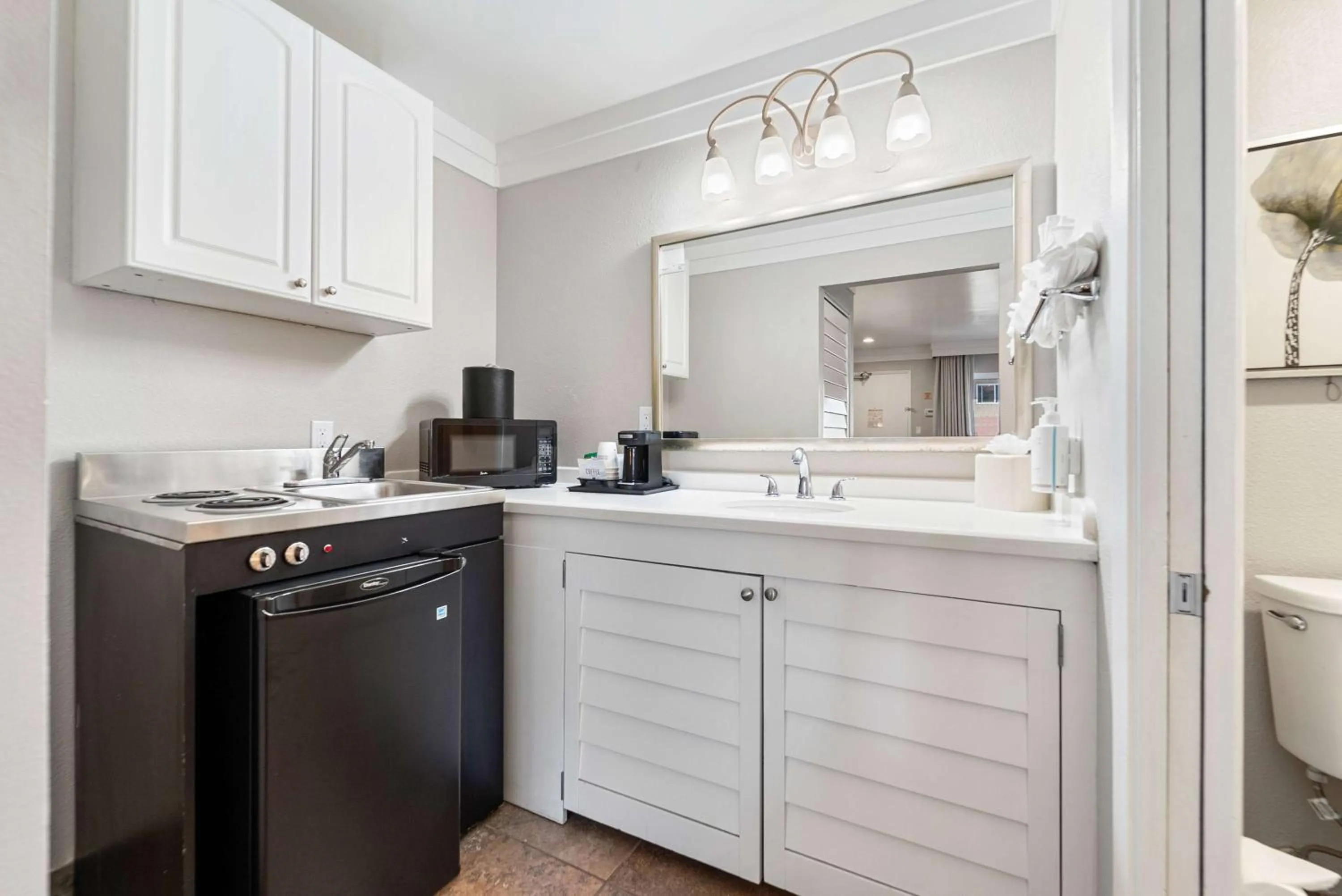 Photo of the whole room in Days Inn by Wyndham San Diego Hotel Circle