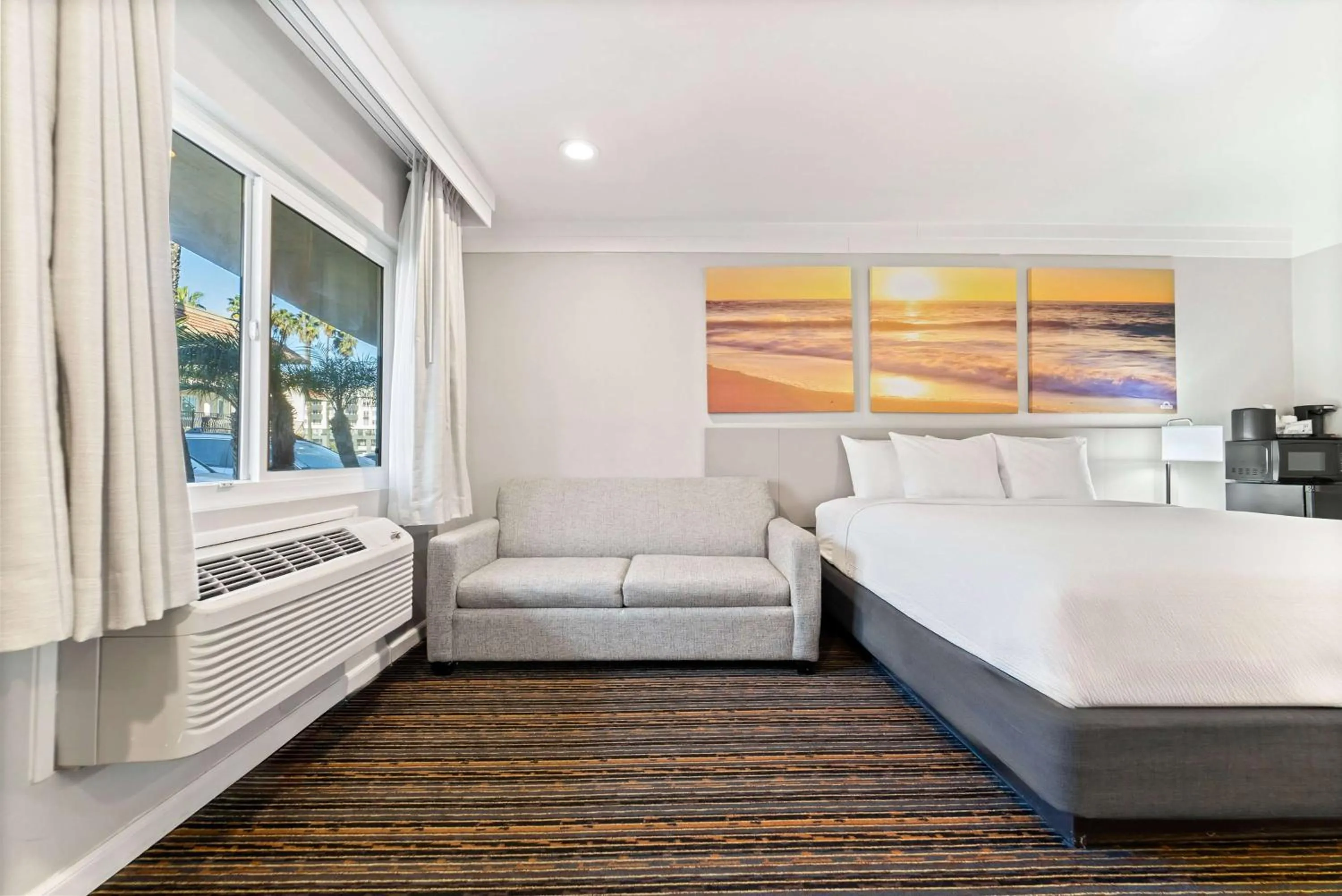 Photo of the whole room, Bed in Days Inn by Wyndham San Diego Hotel Circle