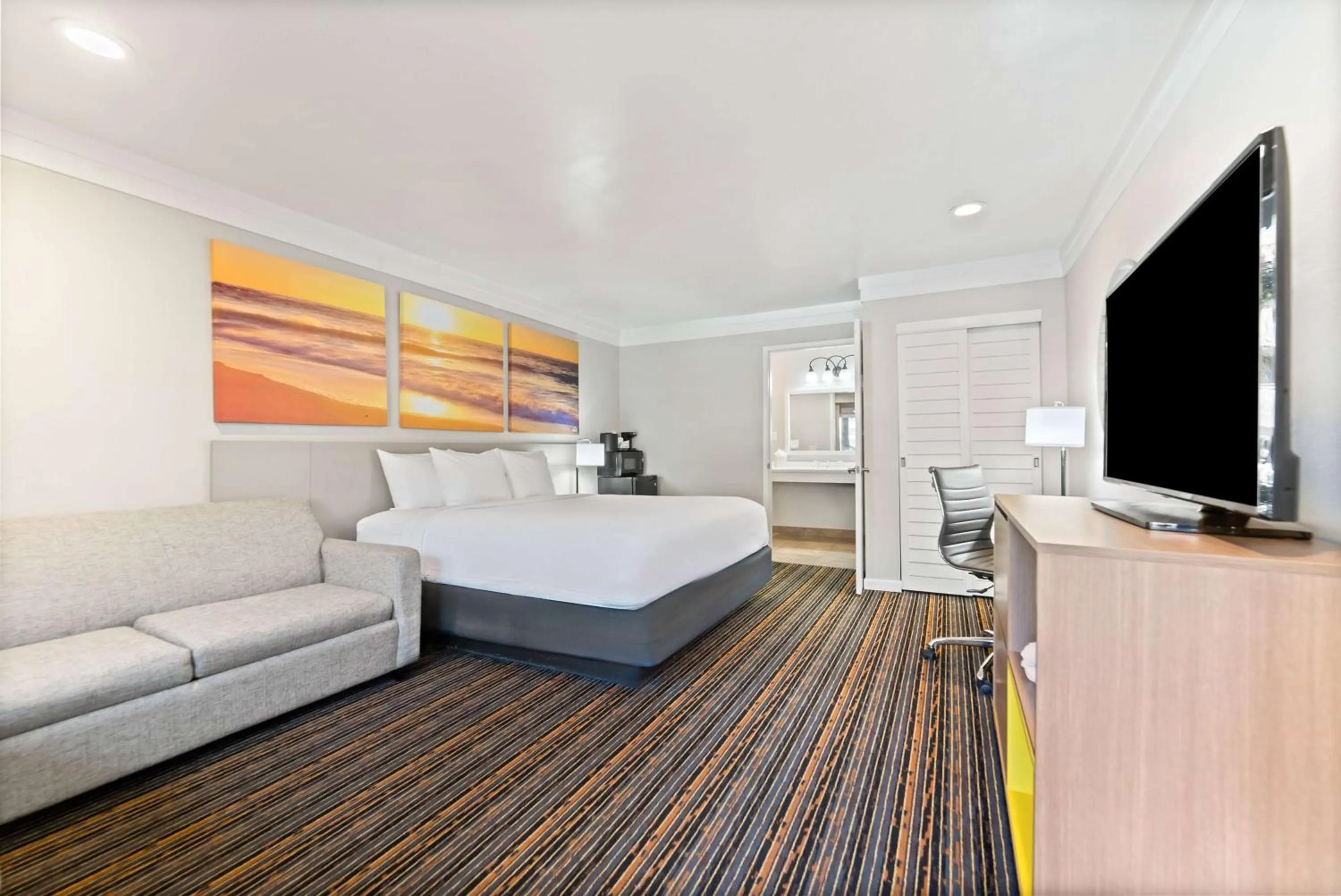 Photo of the whole room, Bed in Days Inn by Wyndham San Diego Hotel Circle