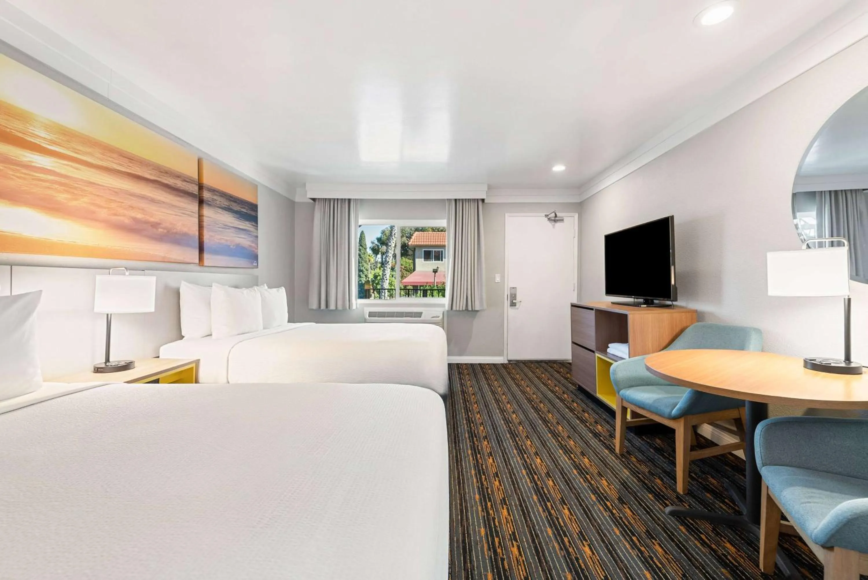 Photo of the whole room, Bed in Days Inn by Wyndham San Diego Hotel Circle