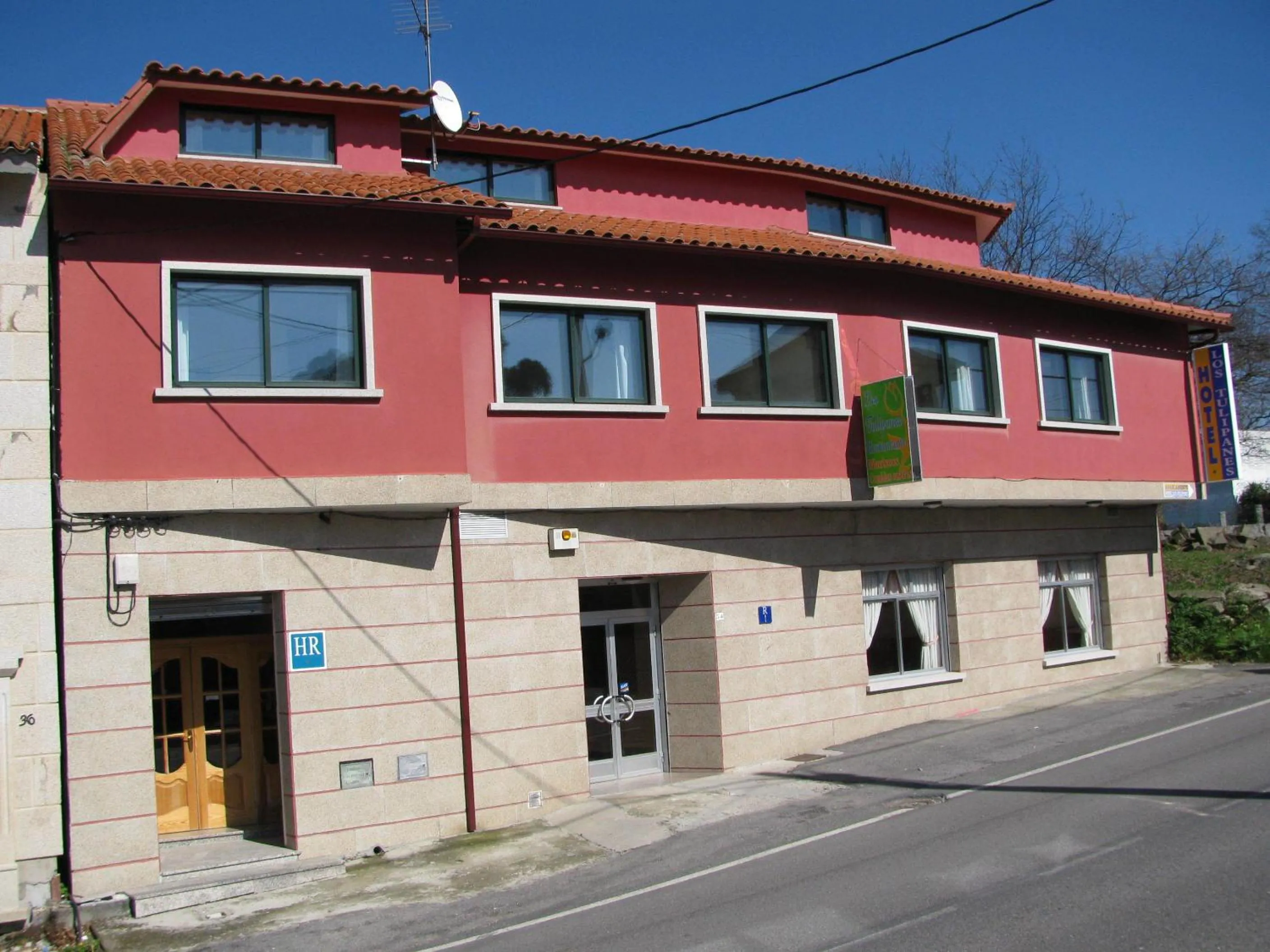 Property building in Hotel Restaurante Los Tulipanes