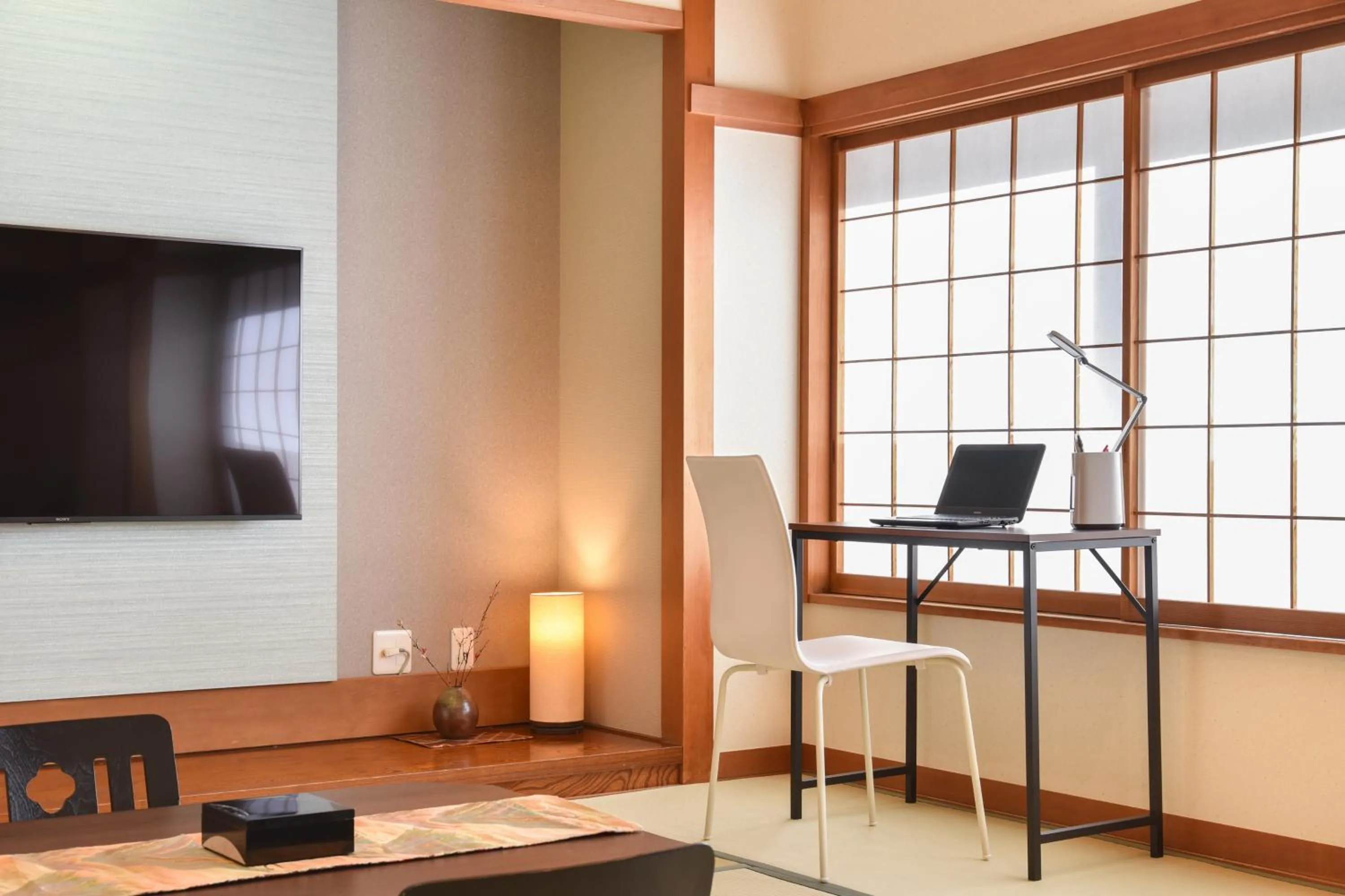 Photo of the whole room in Kokuya