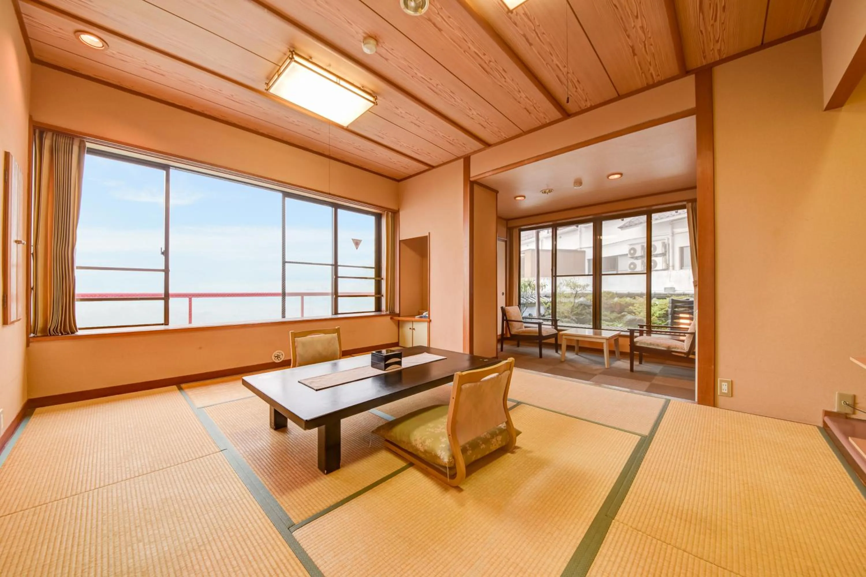 Photo of the whole room in Kokuya