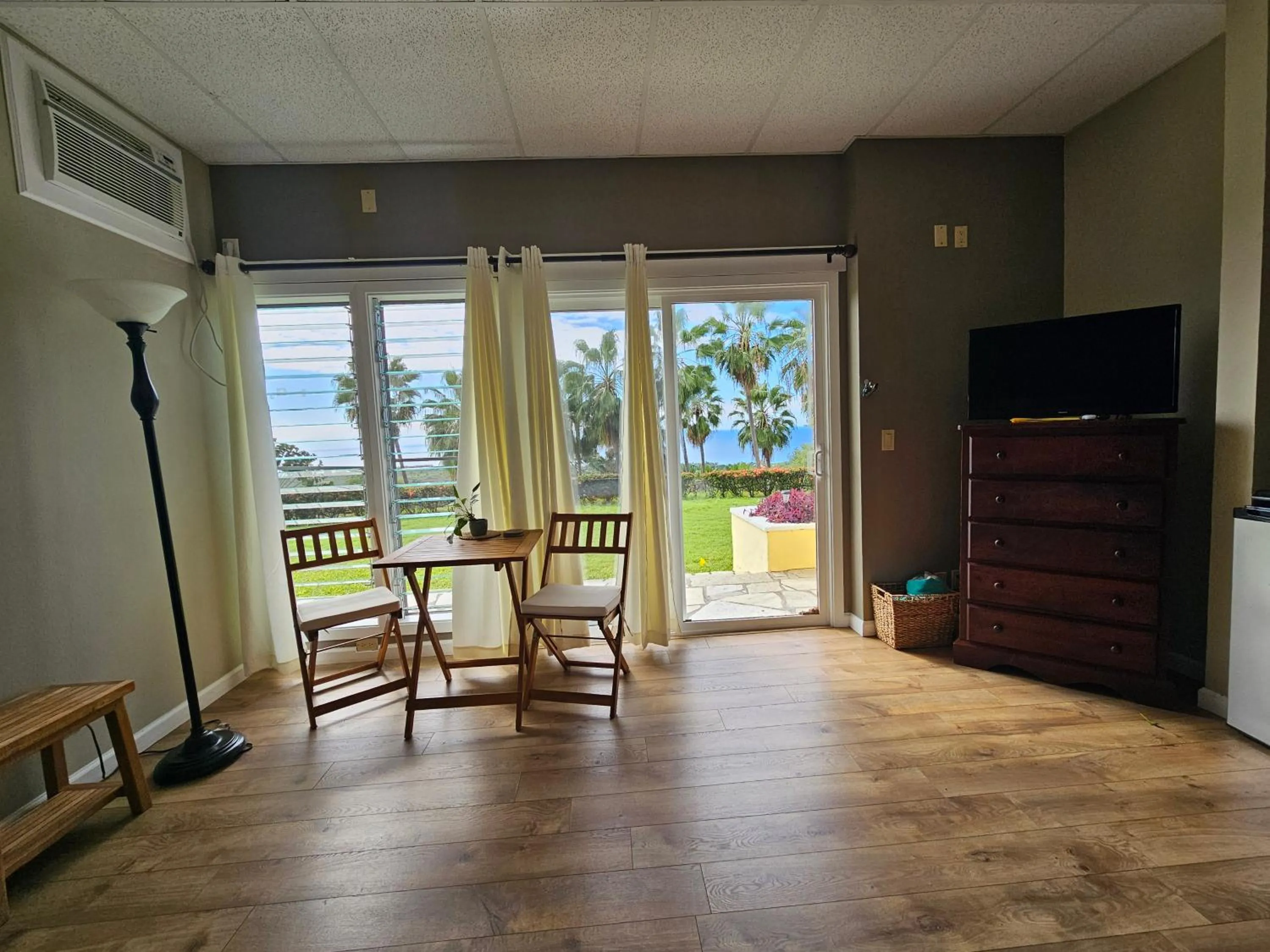 Seating area in Luana Inn