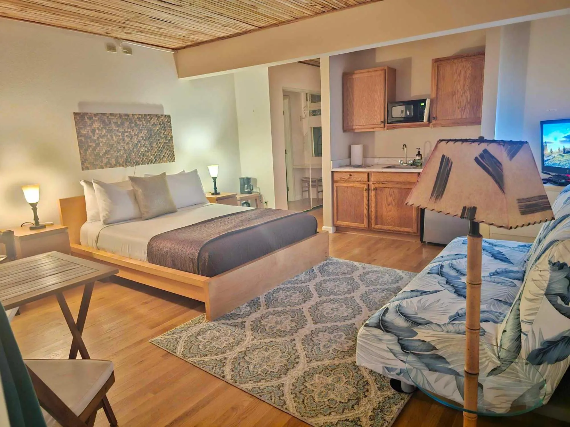 Photo of the whole room, Bed in Luana Inn