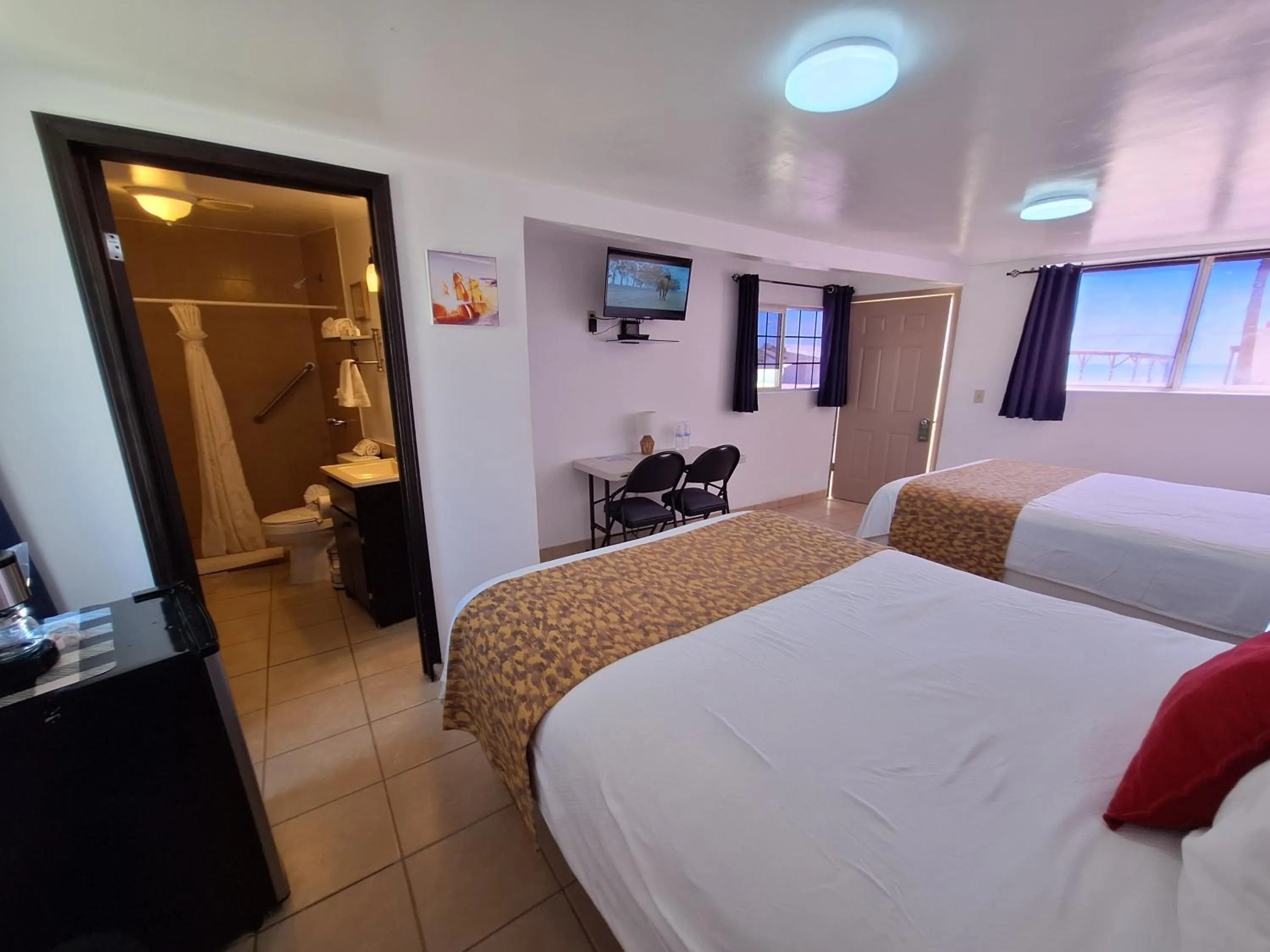 Bed in #44#27#56al#67 Rooms 2 beds near beach