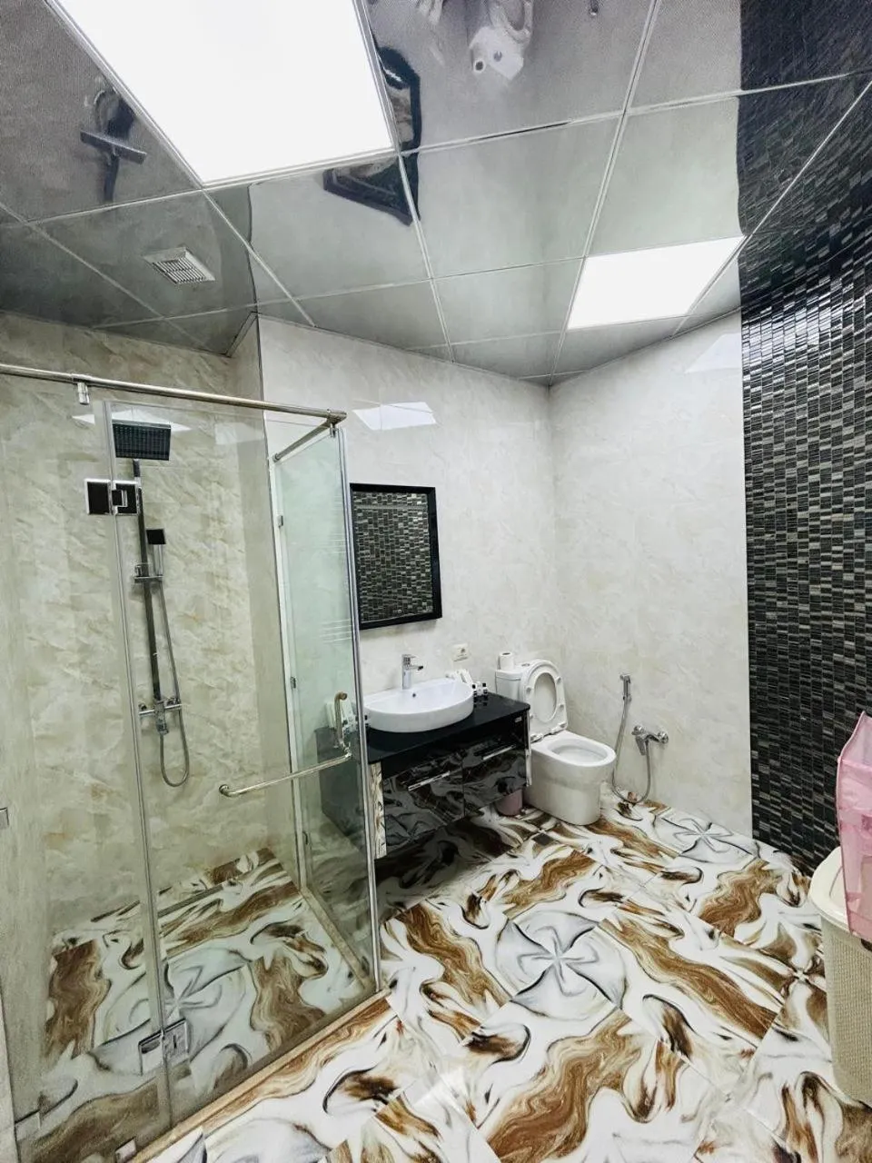 Shower in Sunday Hotel Baku