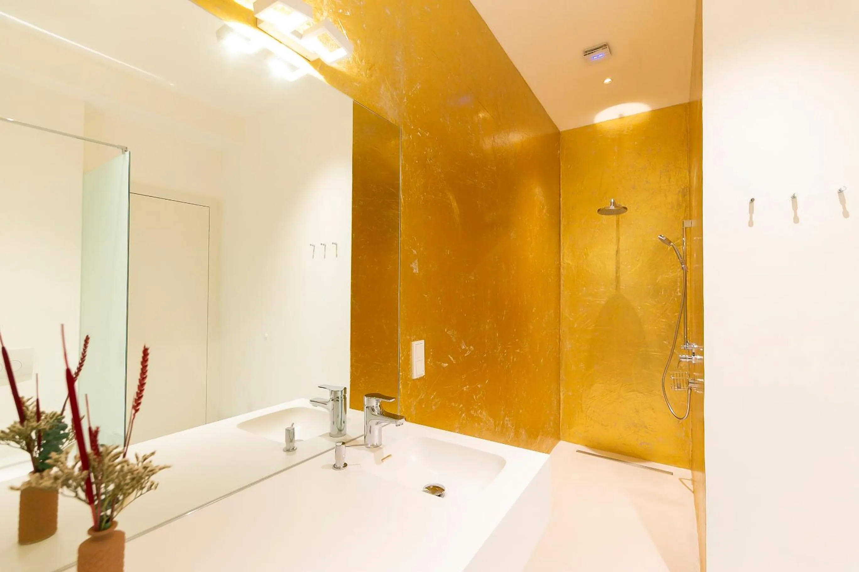 Shower in Mint@Naschmarkt Premium Apartments