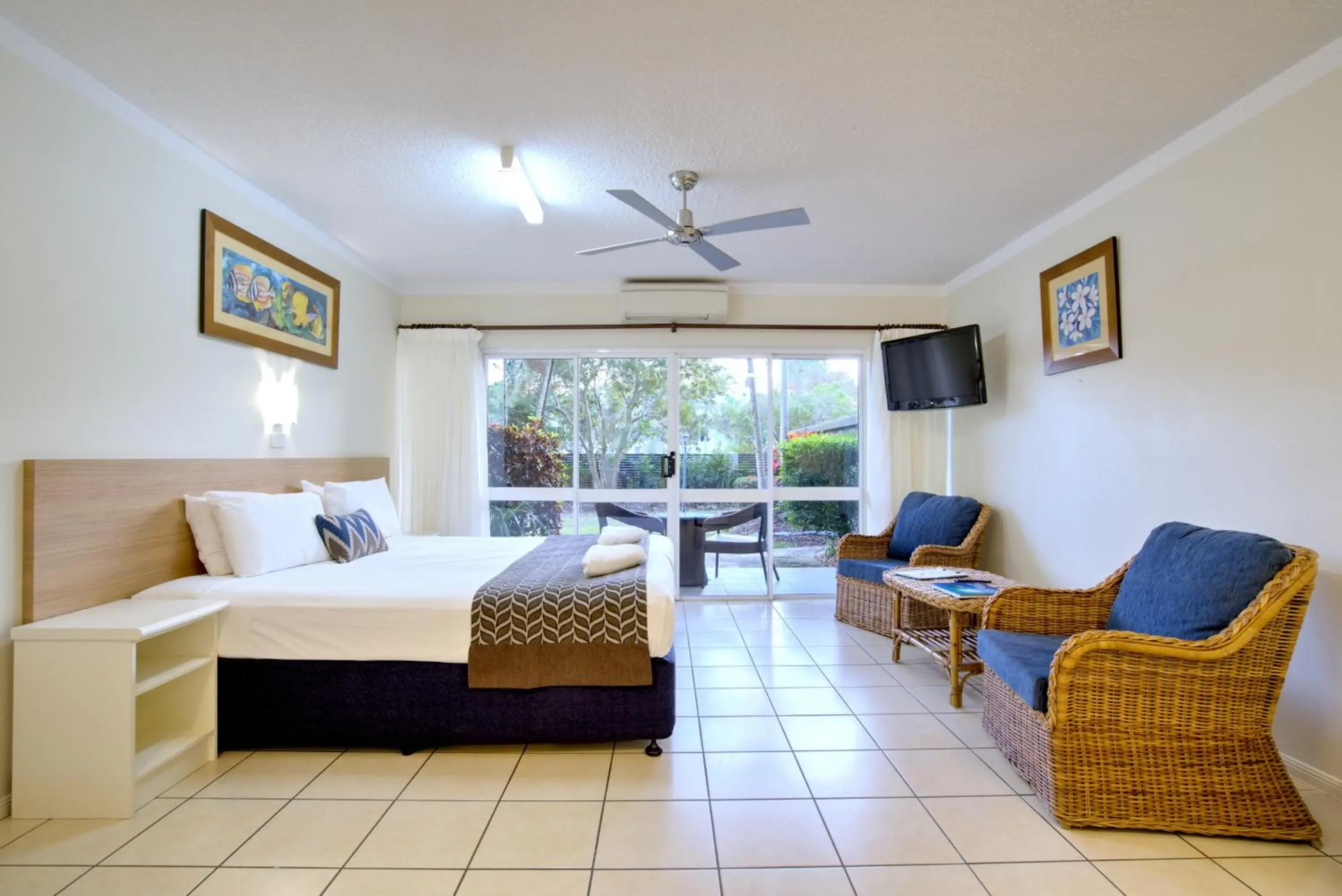 Superior Suite in Cairns Queenslander Hotel & Apartments Superior Suite in Cairns Queenslander Hotel & Apartments