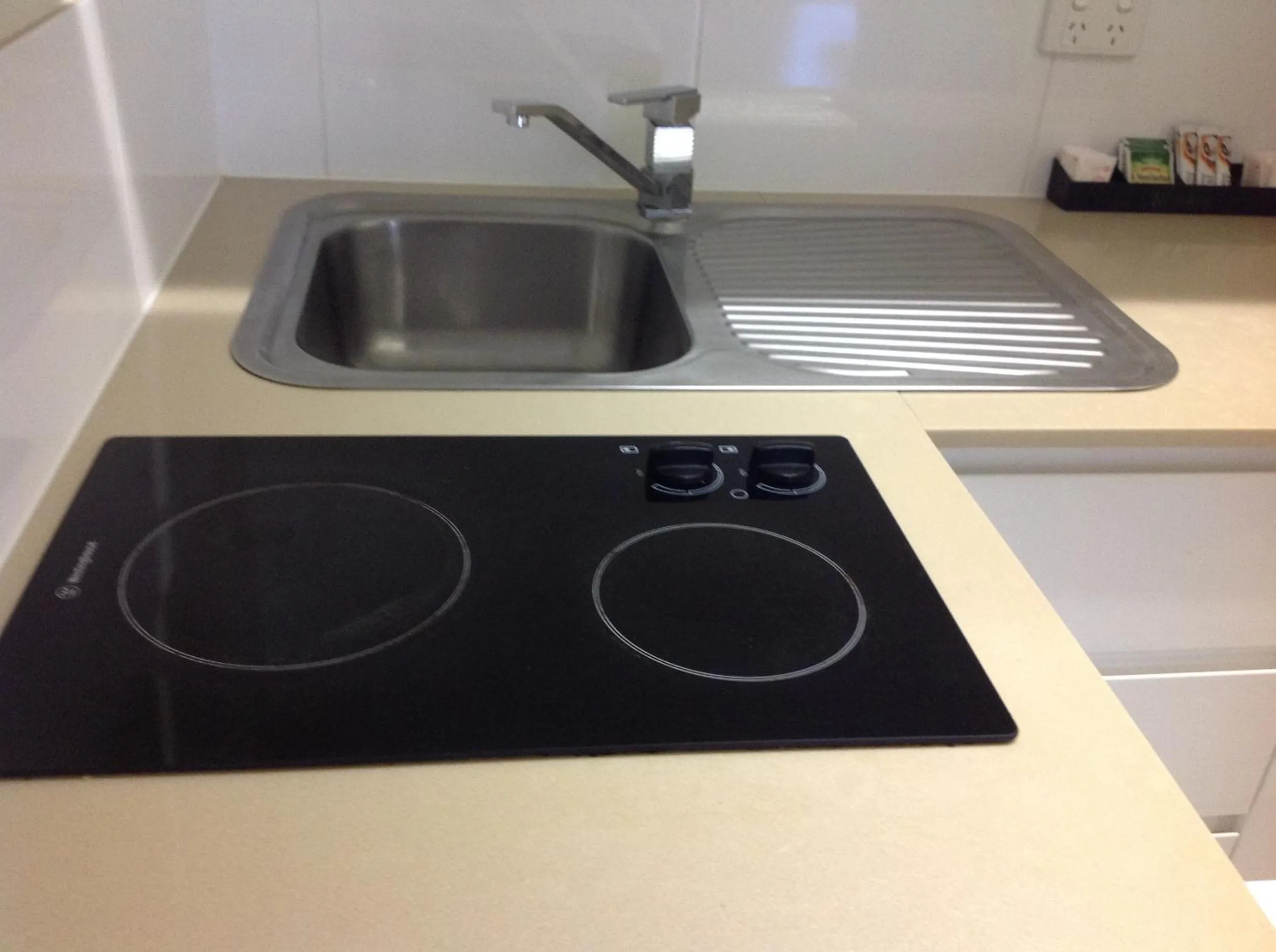 Kitchen or kitchenette in Cairns Queenslander Hotel & Apartments