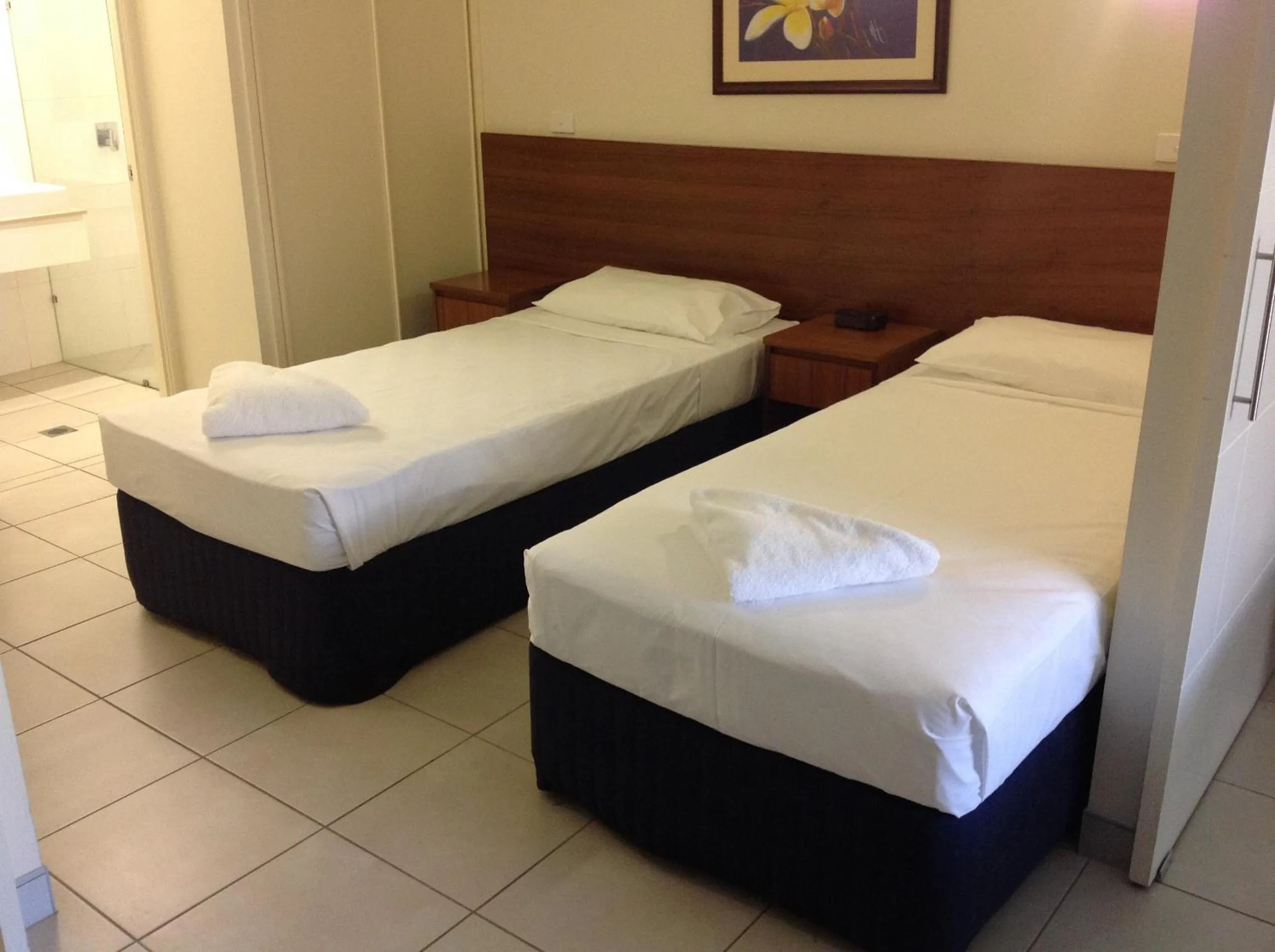 Photo of the whole room, Bed in Cairns Queenslander Hotel & Apartments