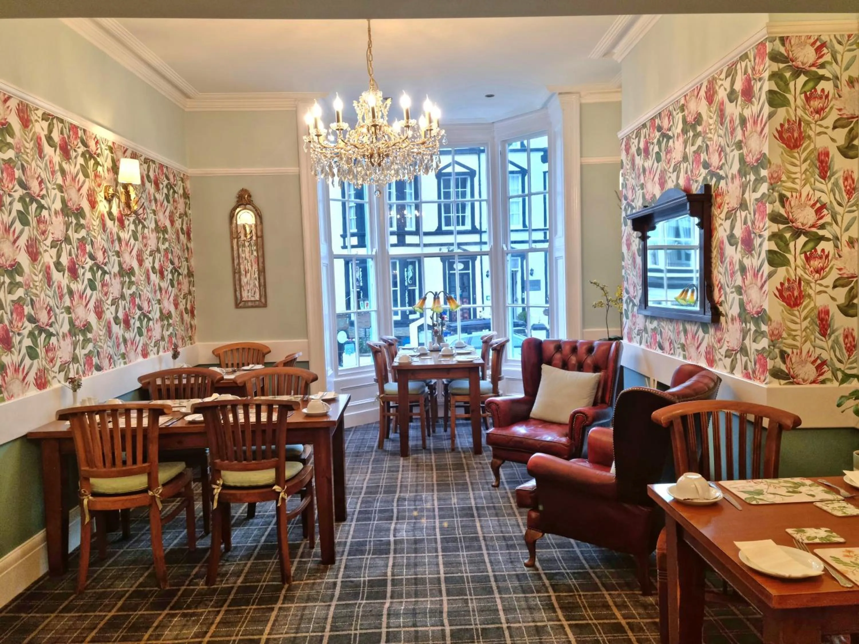 Restaurant/places to eat in Mostyn House