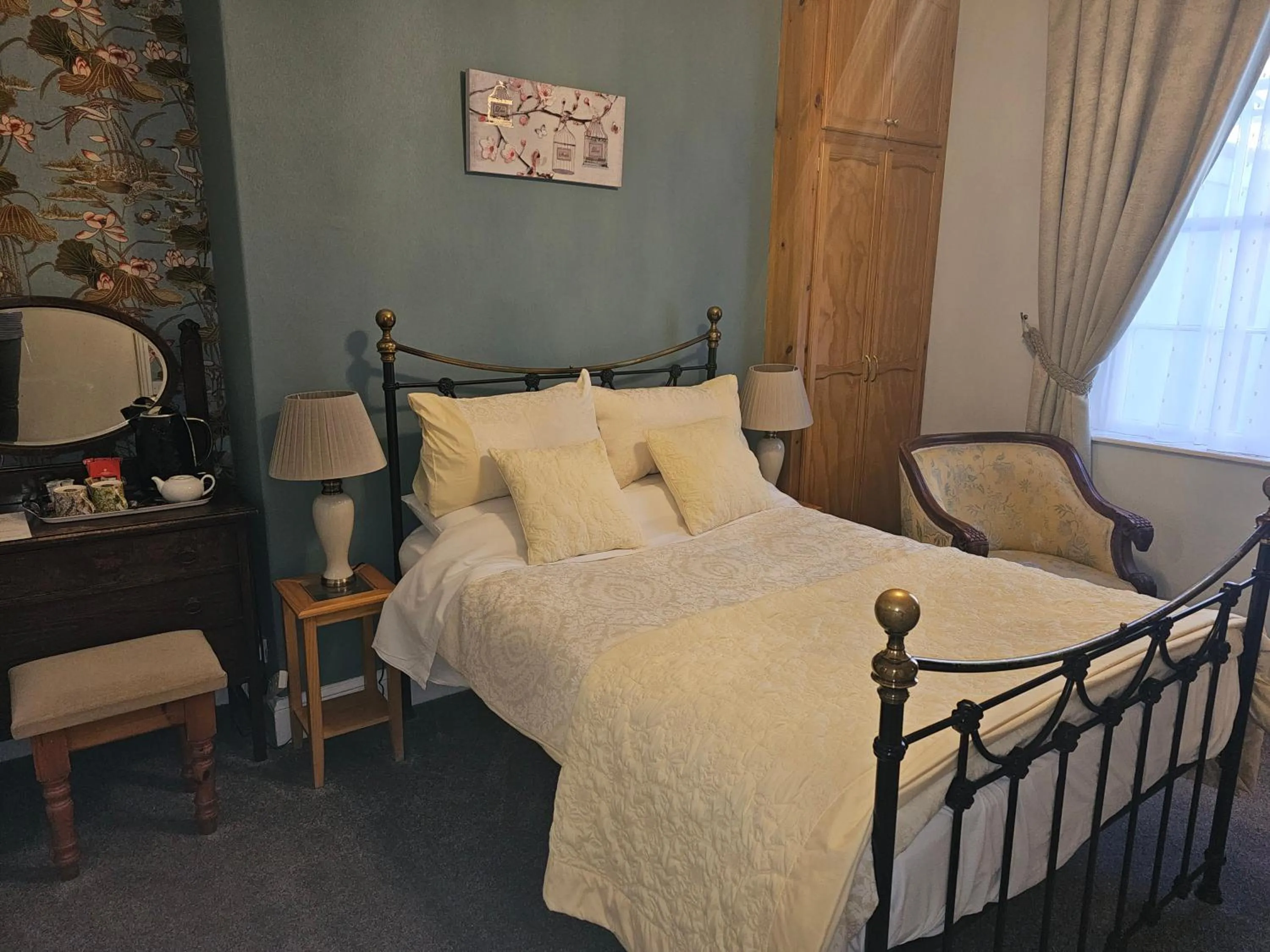 Bedroom, Bed in Mostyn House