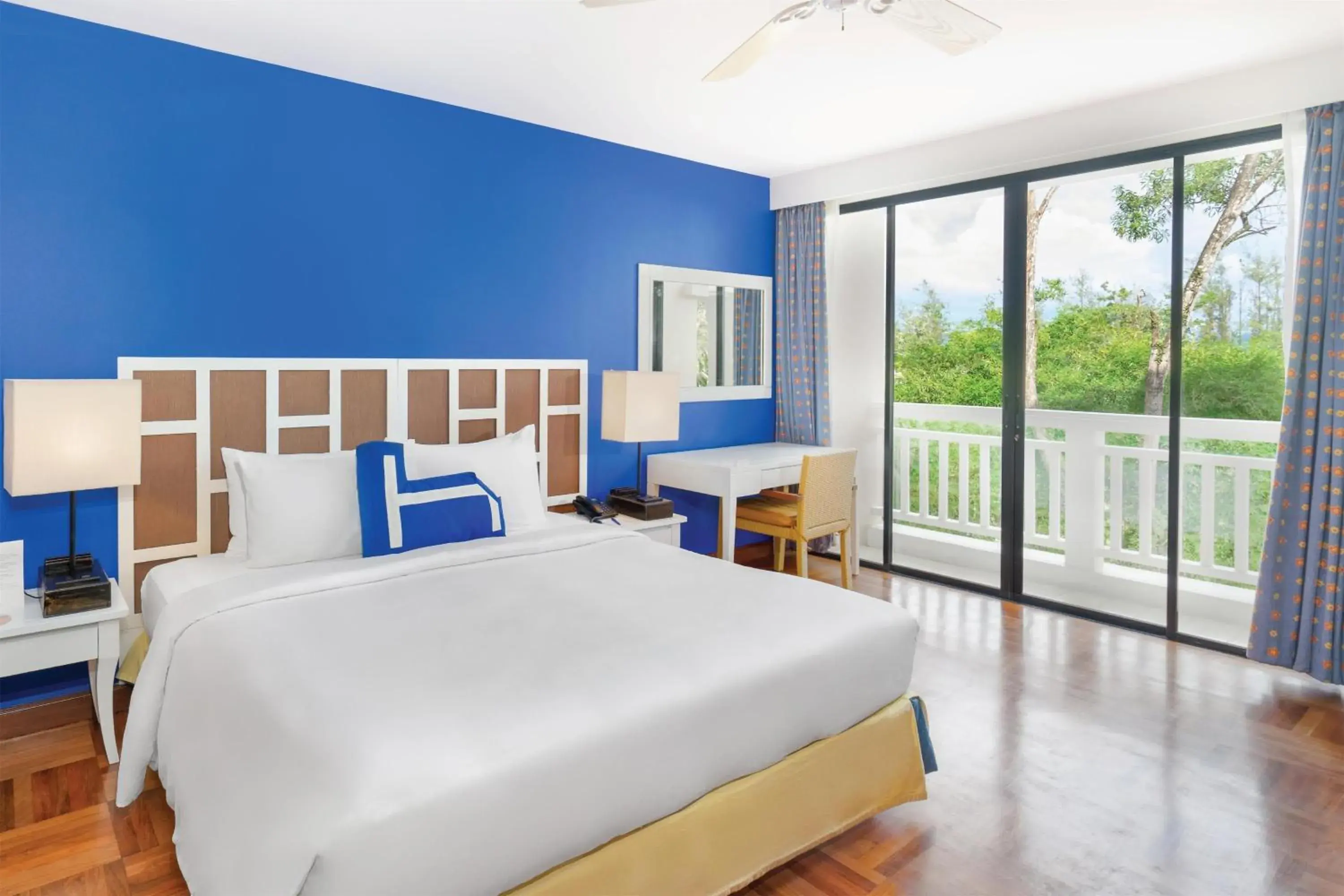 Premier Golf View Suite King (Size 78 sqm.) in Homm Suites Laguna, part of Banyan Group Premier Golf View Suite King (Size 78 sqm.) in Homm Suites Laguna, part of Banyan Group