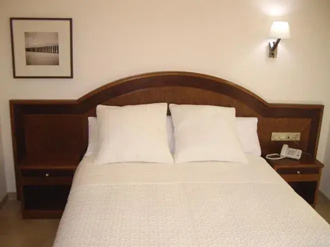 Double or Twin Room - single occupancy in Hotel San Sebastián Hospedería Double or Twin Room - single occupancy in Hotel San Sebastián Hospedería