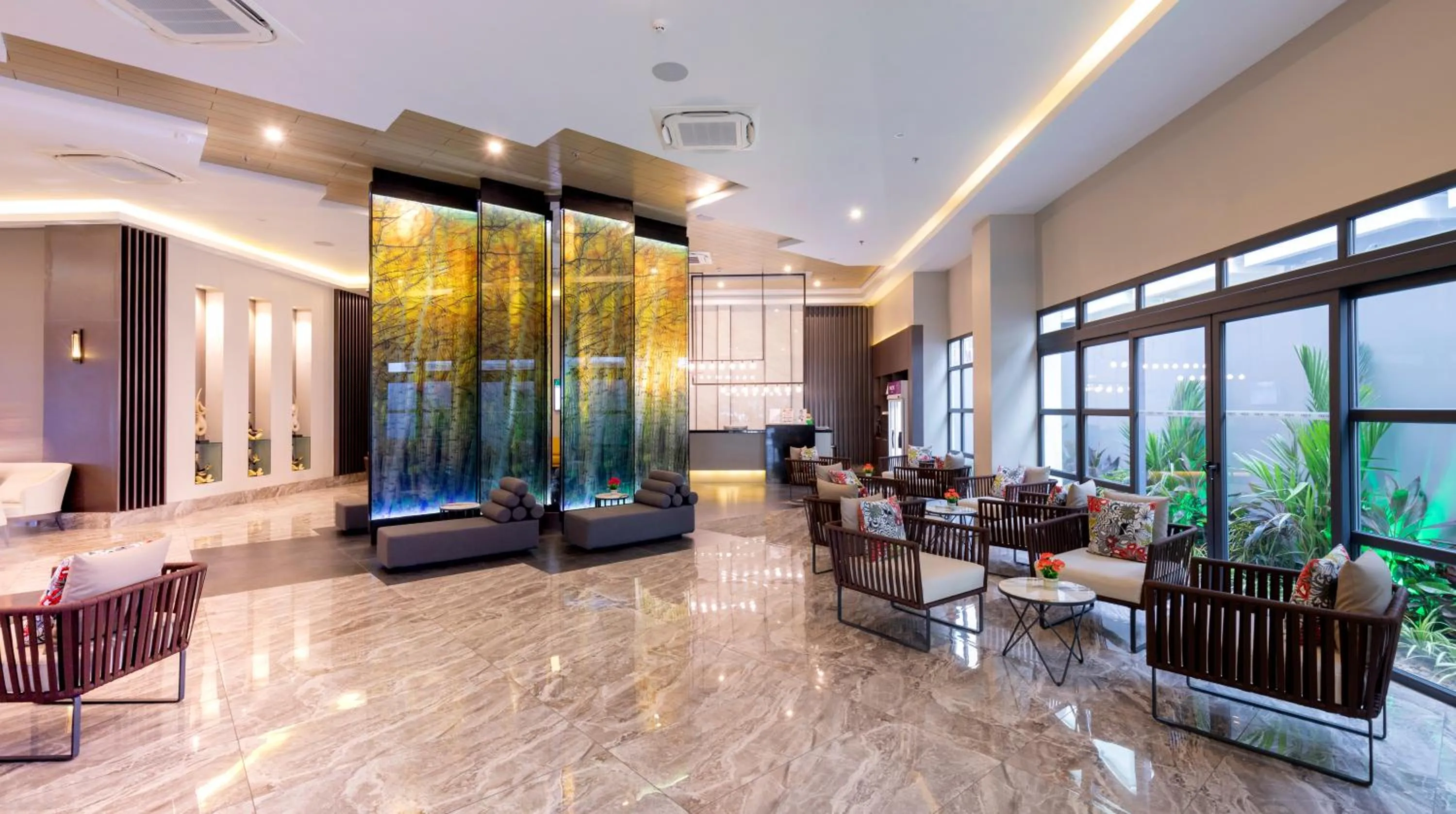 Lobby or reception in WOOVO Phuket Patong - by Swandor