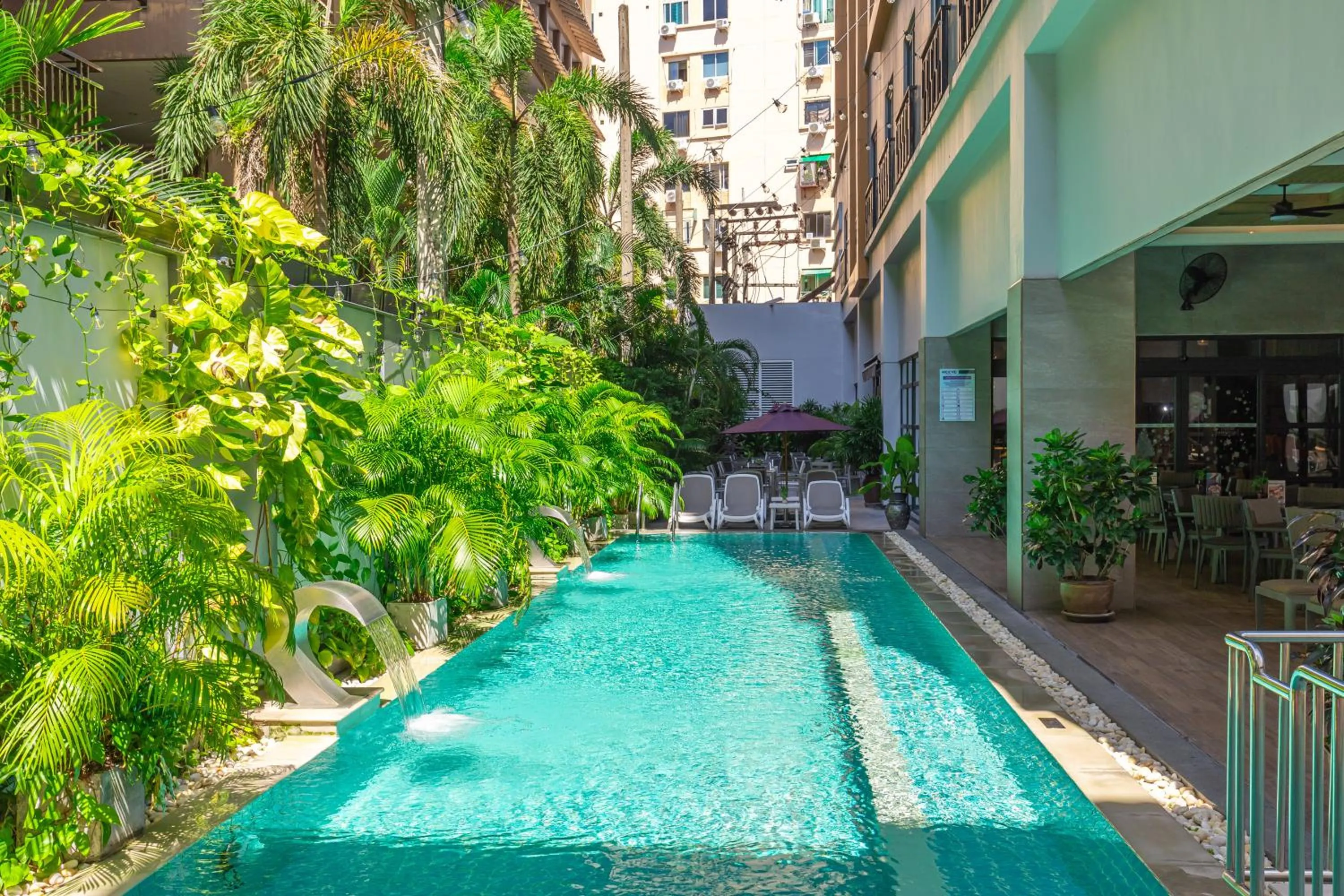 Swimming pool in WOOVO Phuket Patong - by Swandor