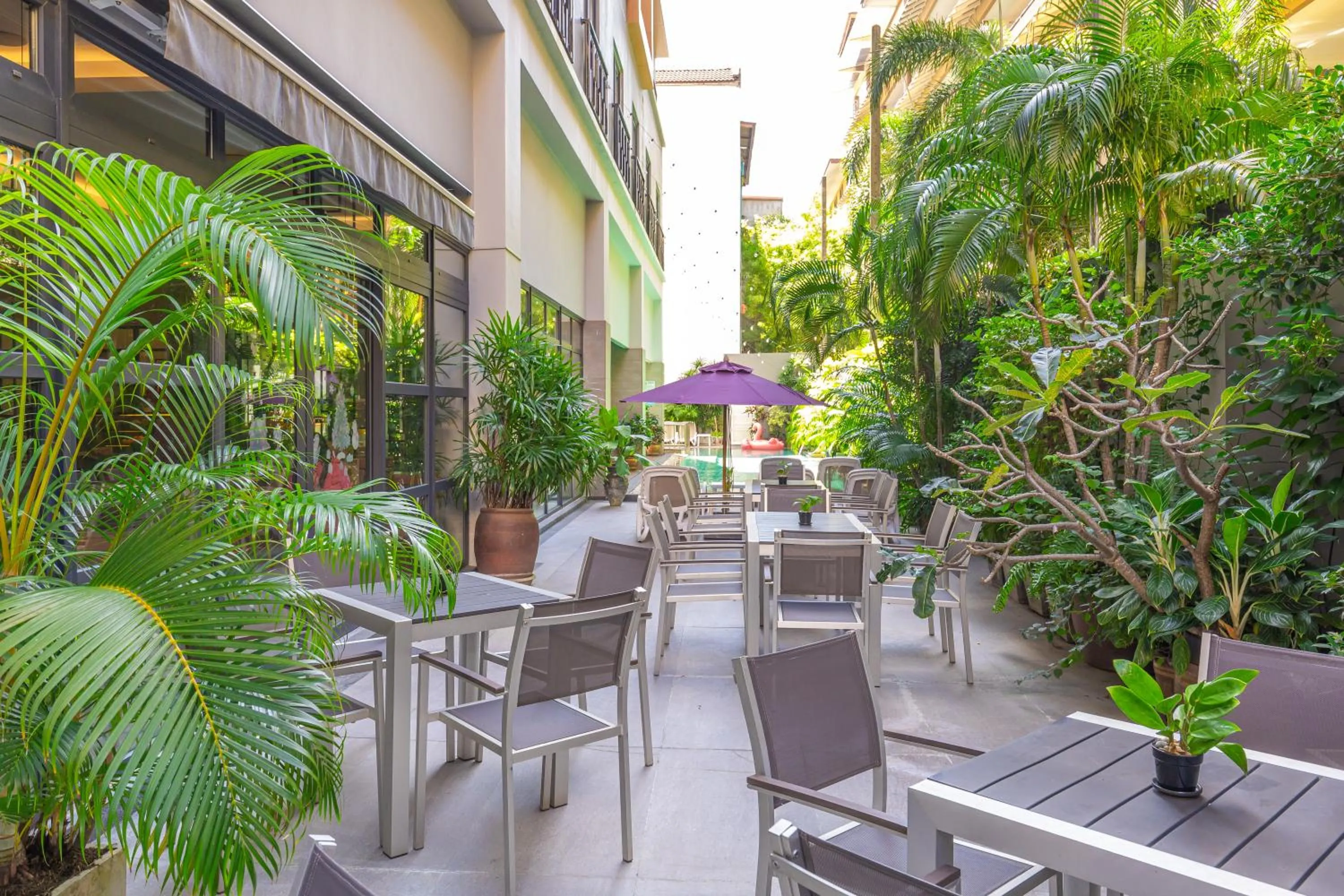 Swimming pool in WOOVO Phuket Patong - by Swandor