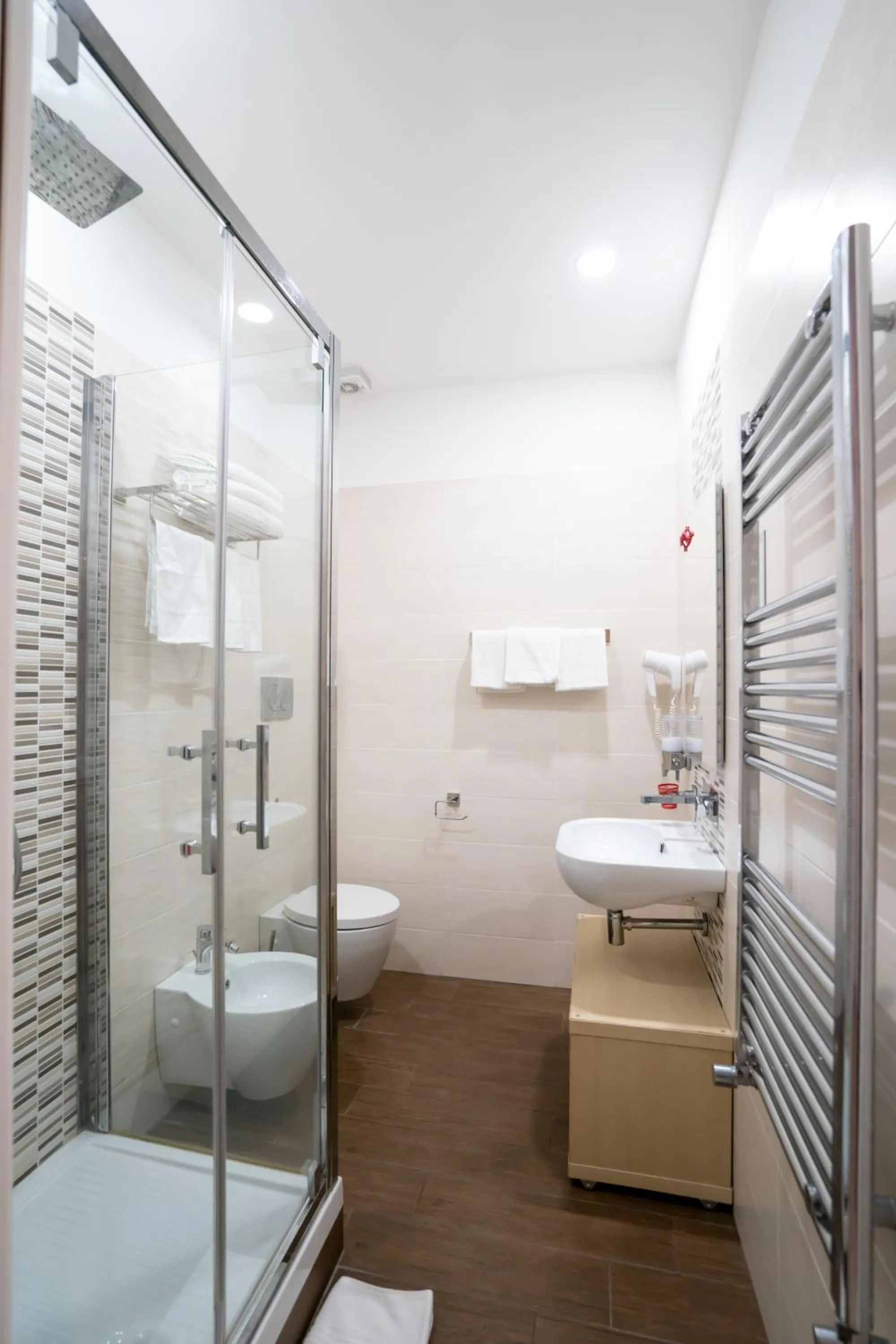 Shower in Archi di Roma Guest House