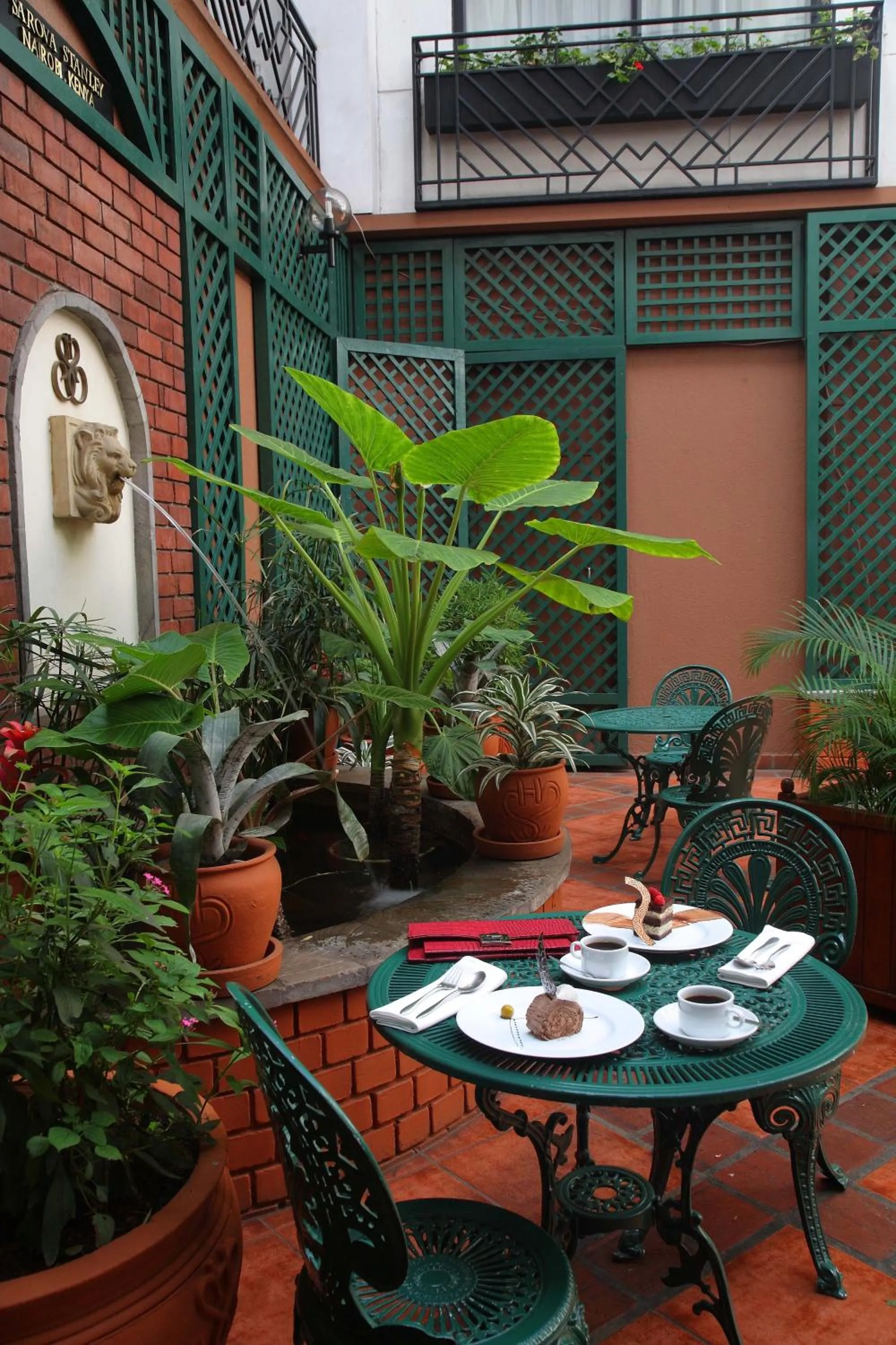 Restaurant/places to eat in Sarova Stanley