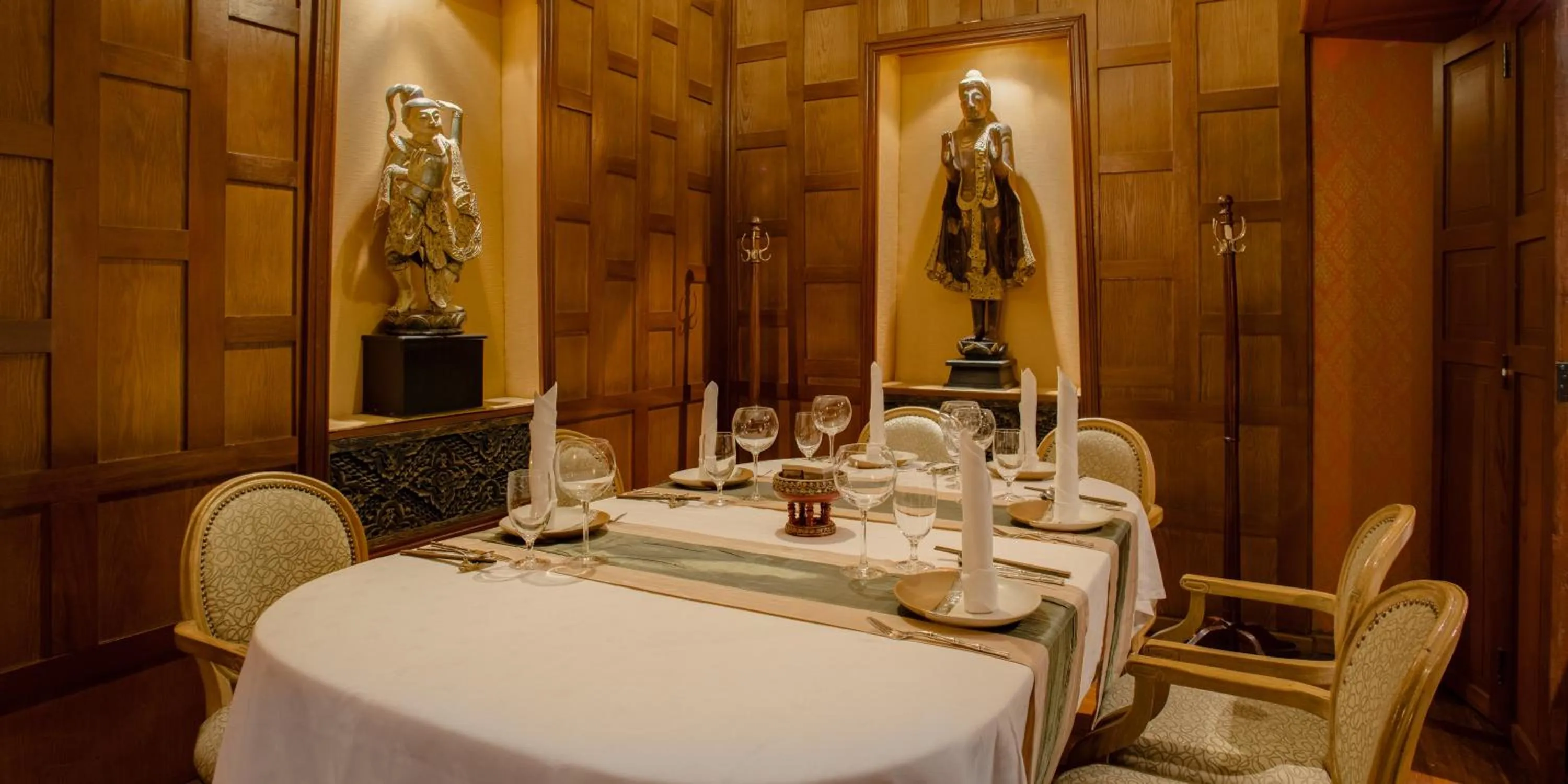 Restaurant/places to eat in Sarova Stanley