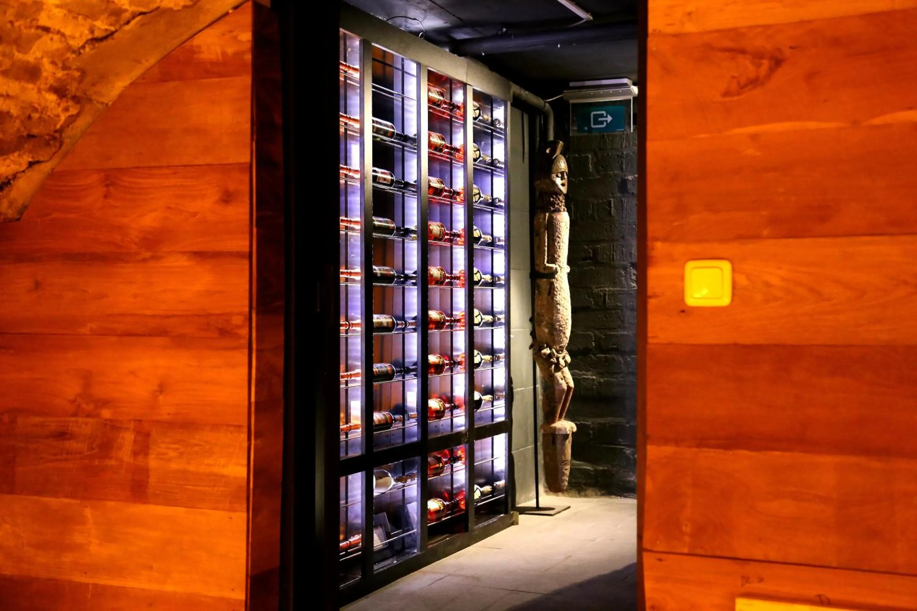 Property building in accademia00