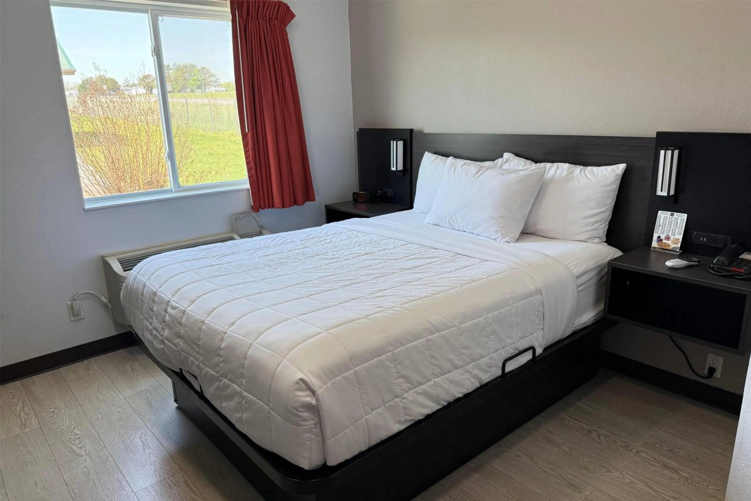 Photo of the whole room, Bed in Baymont by Wyndham Athens, TN