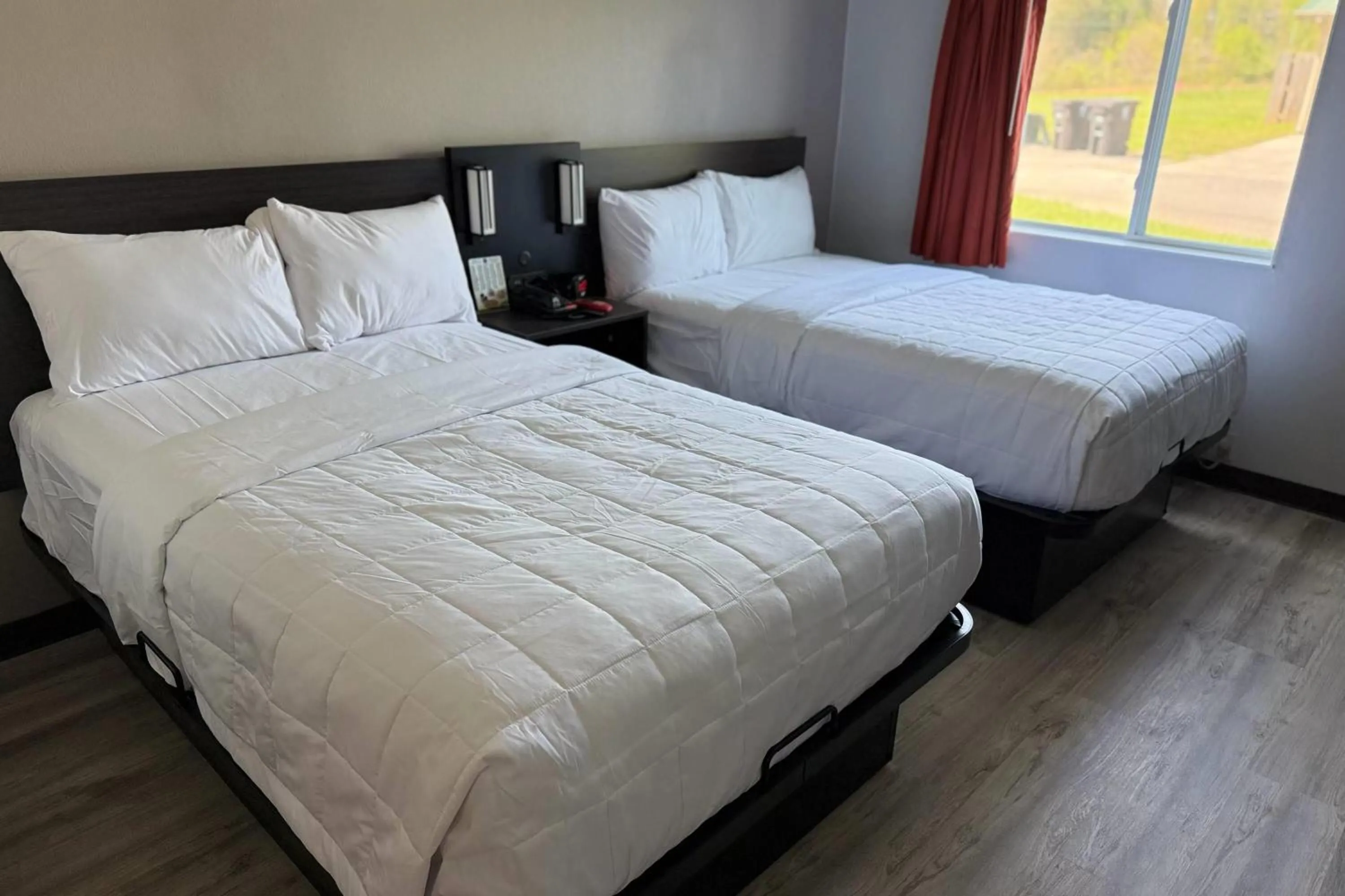 Photo of the whole room, Bed in Baymont by Wyndham Athens, TN